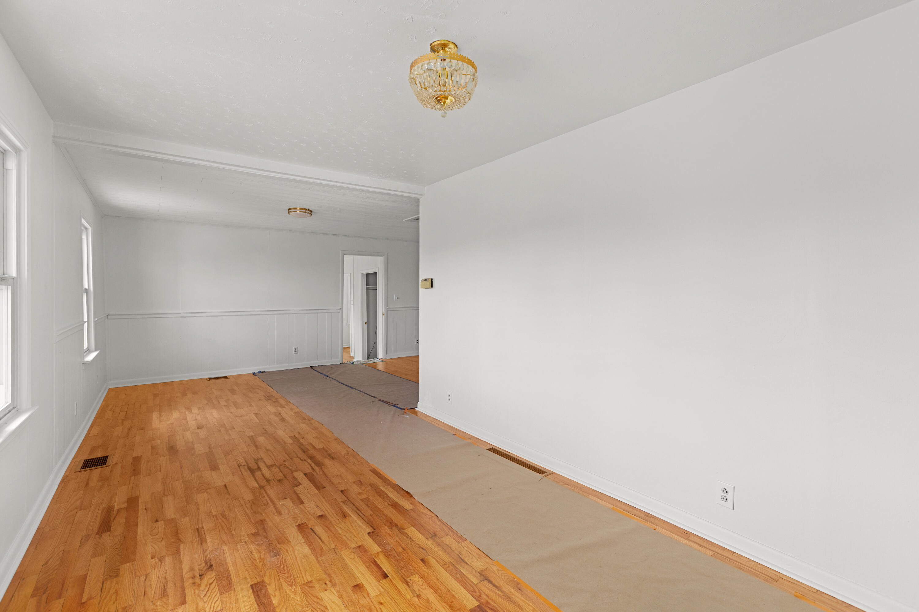 323 1/2 Lincoln Street Property Photo 2