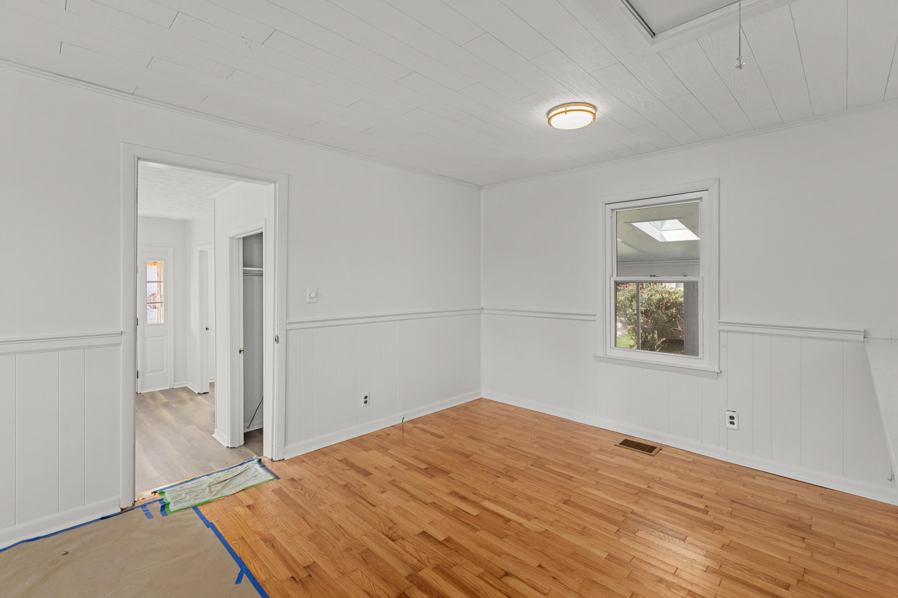 323 1/2 Lincoln Street Property Photo 5
