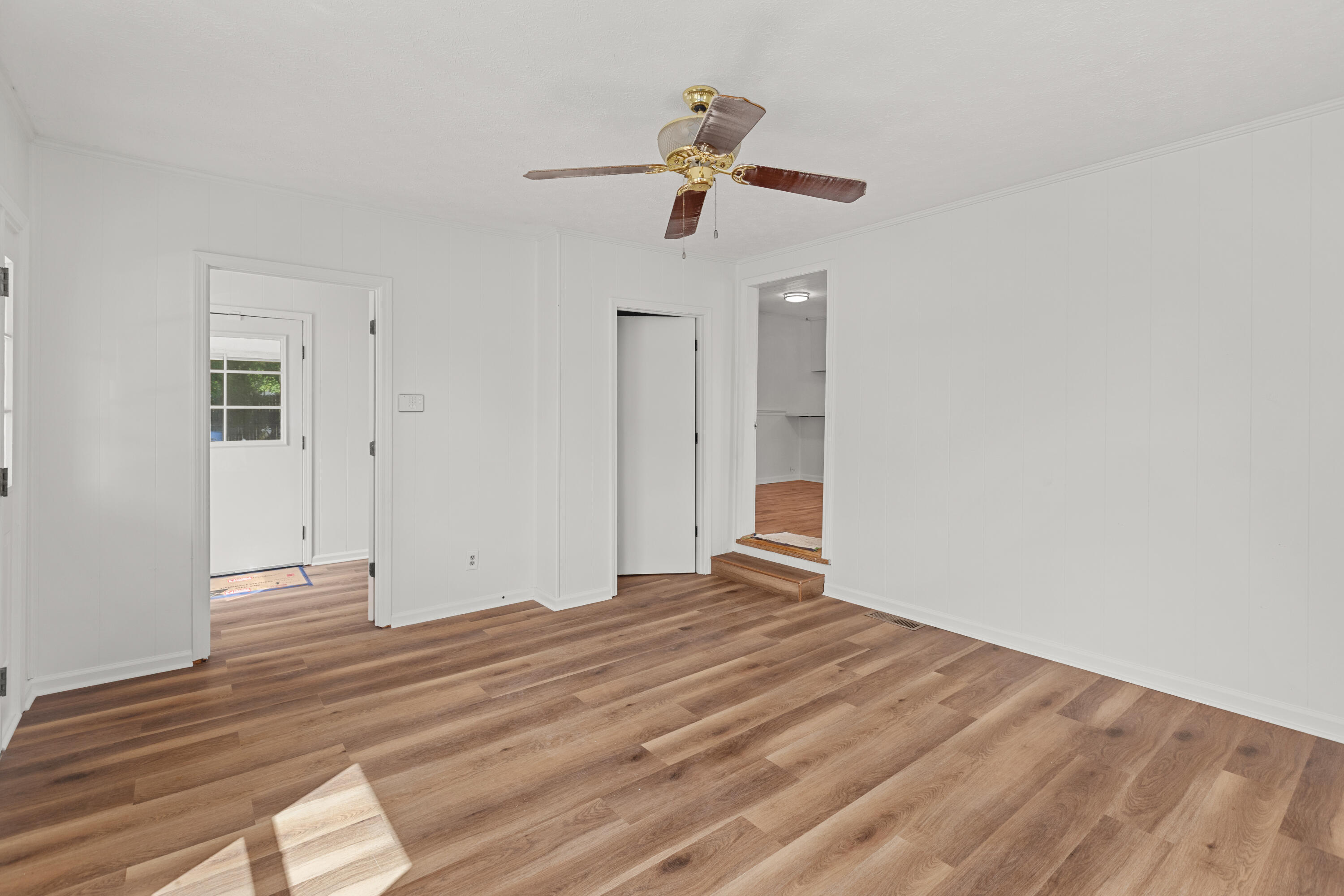 323 1/2 Lincoln Street Property Photo 9