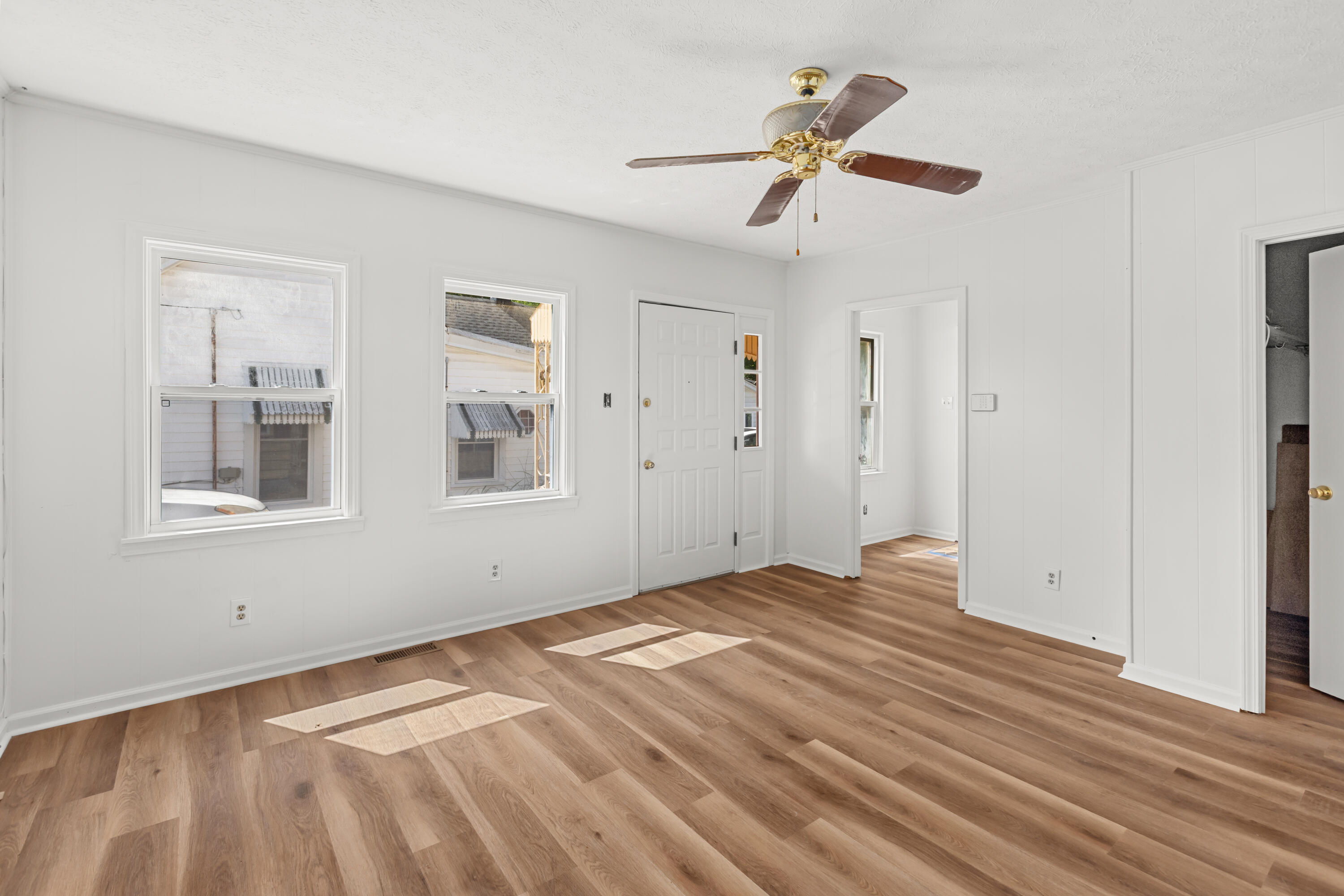 323 1/2 Lincoln Street Property Photo 10