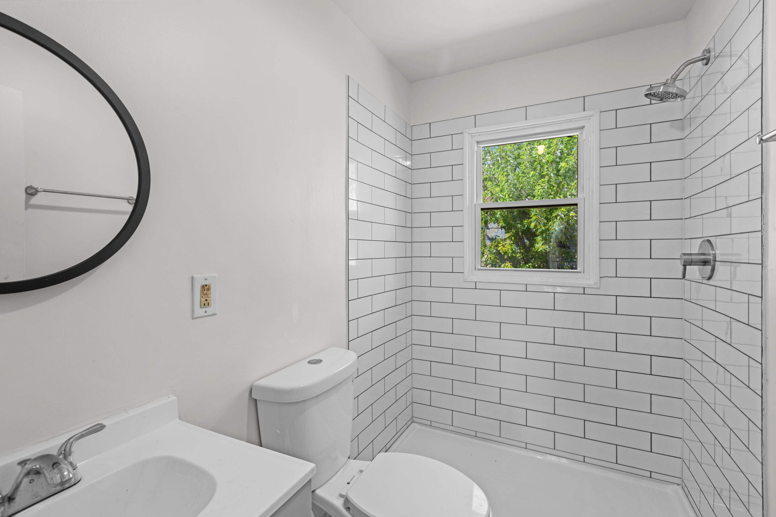 323 1/2 Lincoln Street Property Photo 11