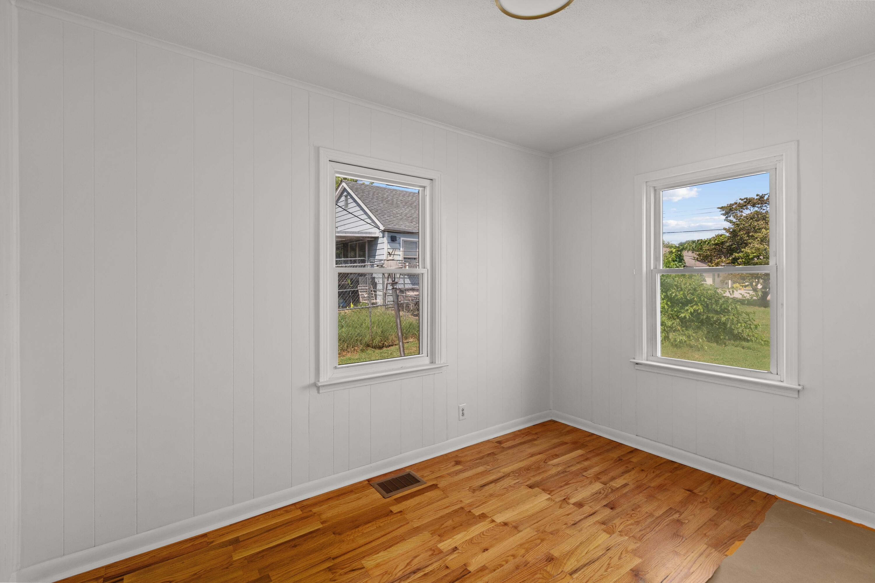 323 1/2 Lincoln Street Property Photo 14