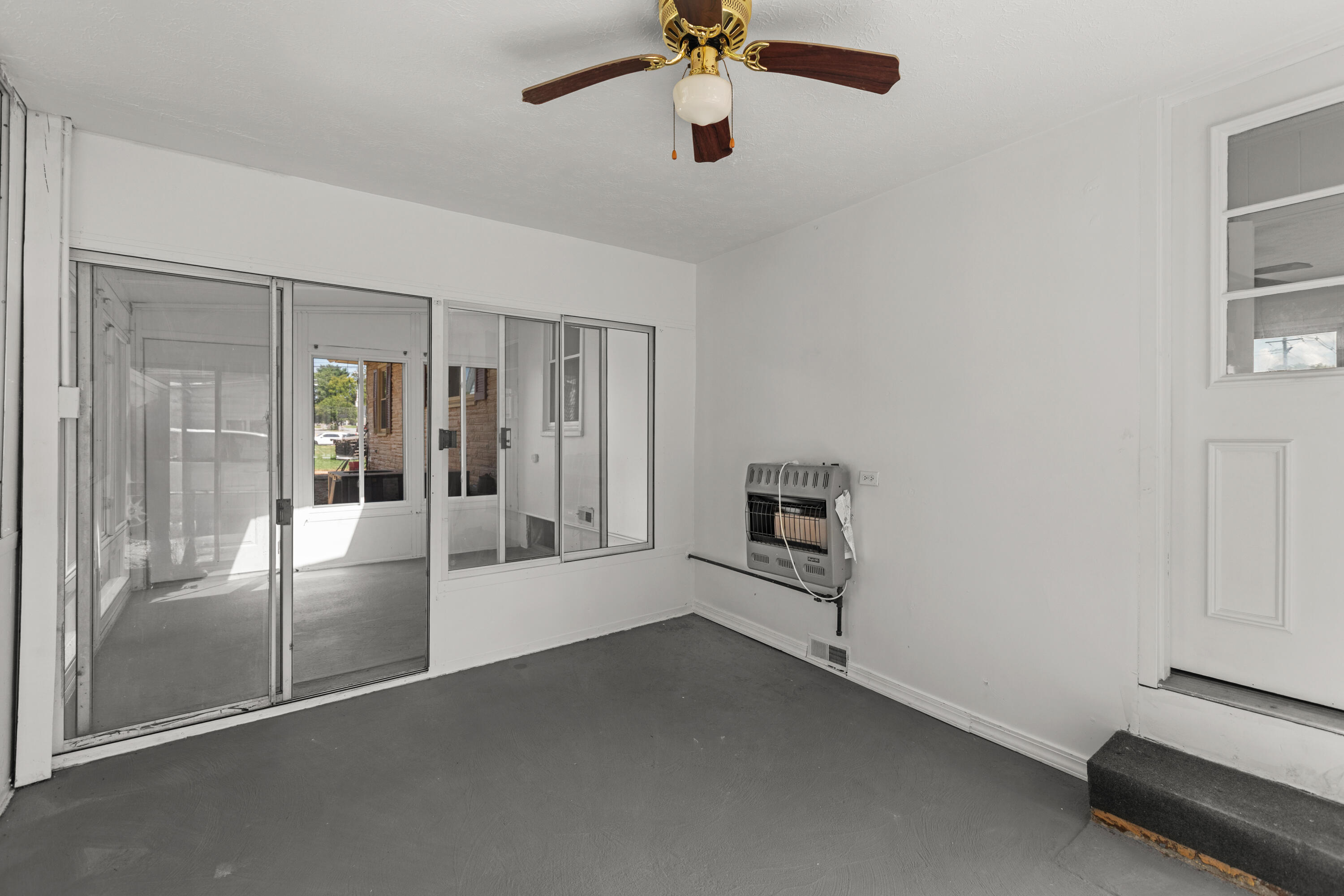 323 1/2 Lincoln Street Property Photo 16