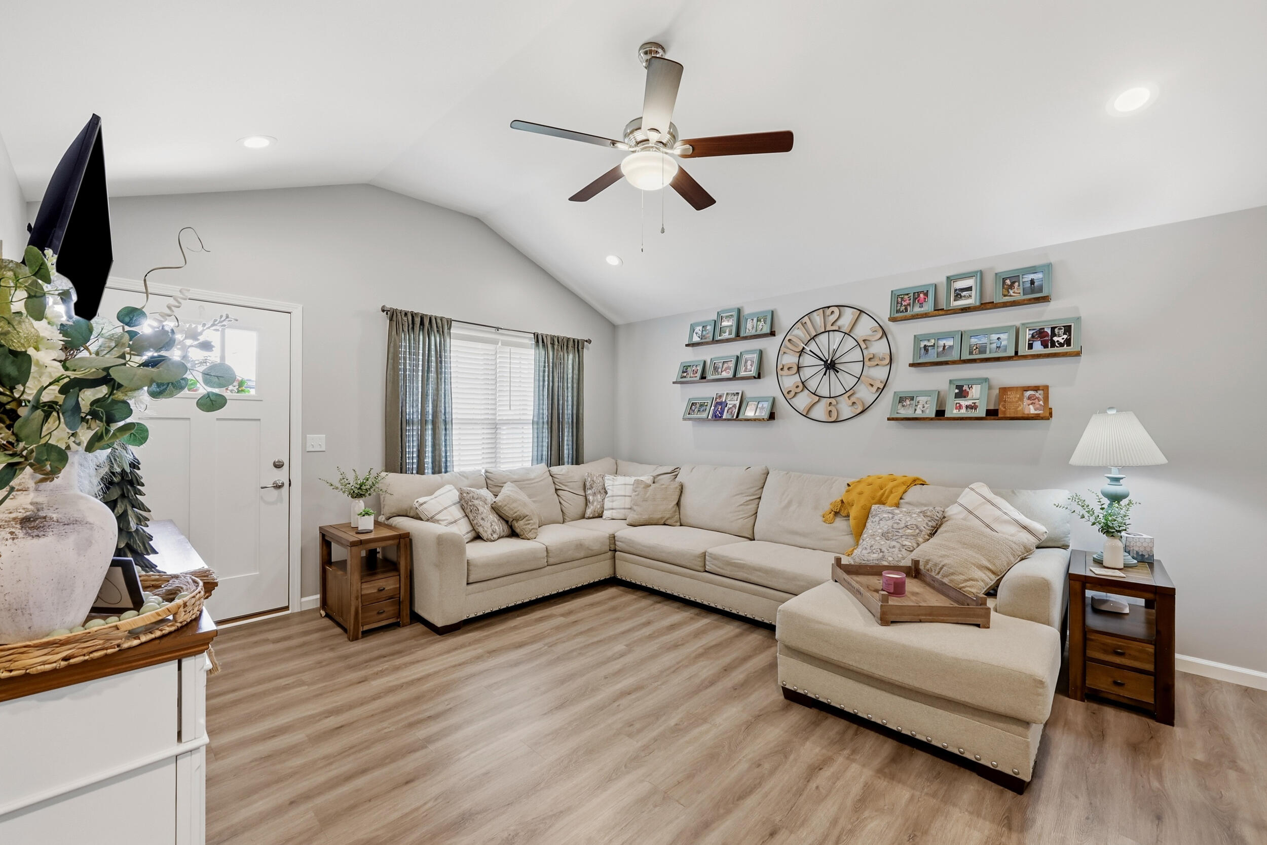 441 Middle Creek Way Property Photo 4