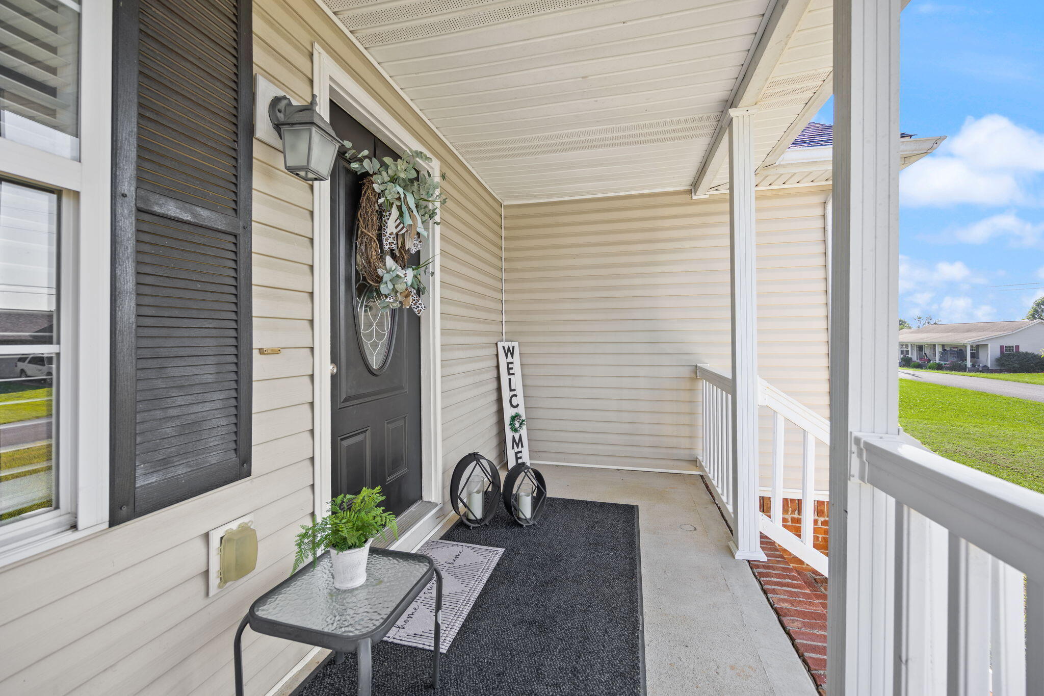 176 Surrey Way Property Photo 15