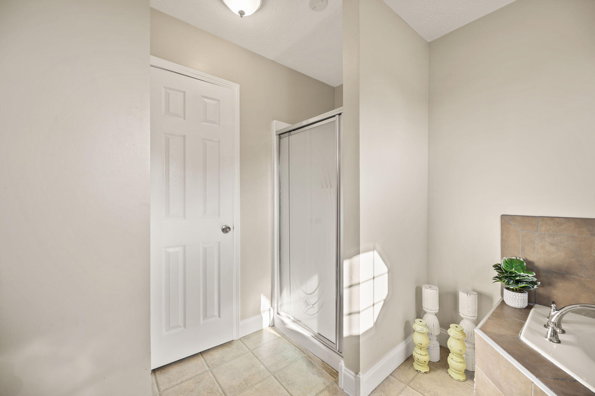 176 Surrey Way Property Photo 32