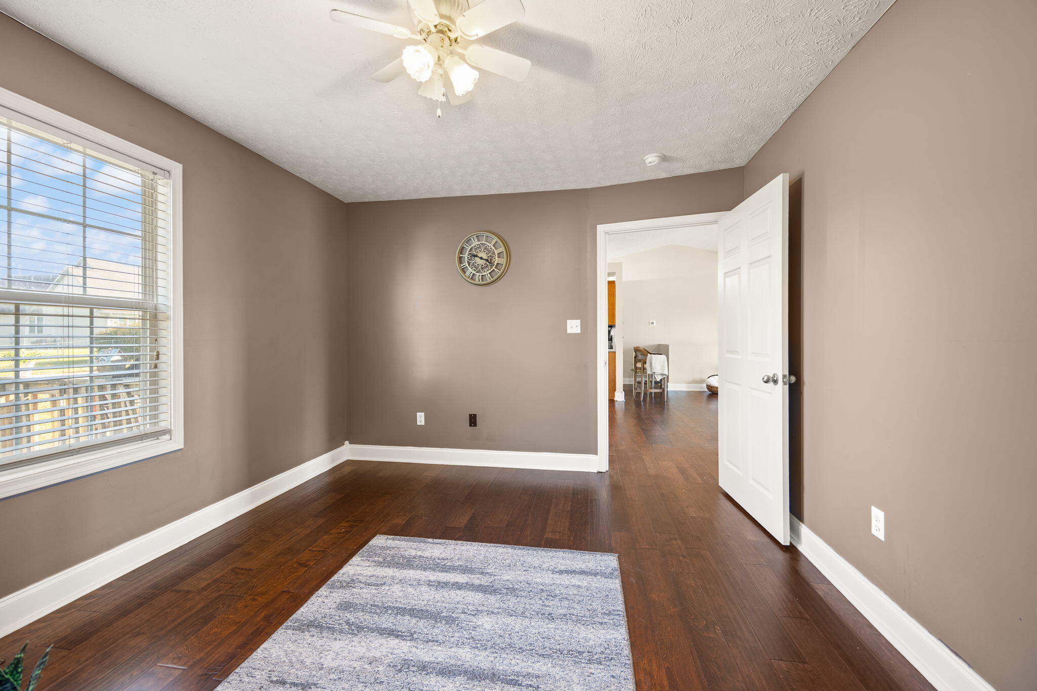 176 Surrey Way Property Photo 33