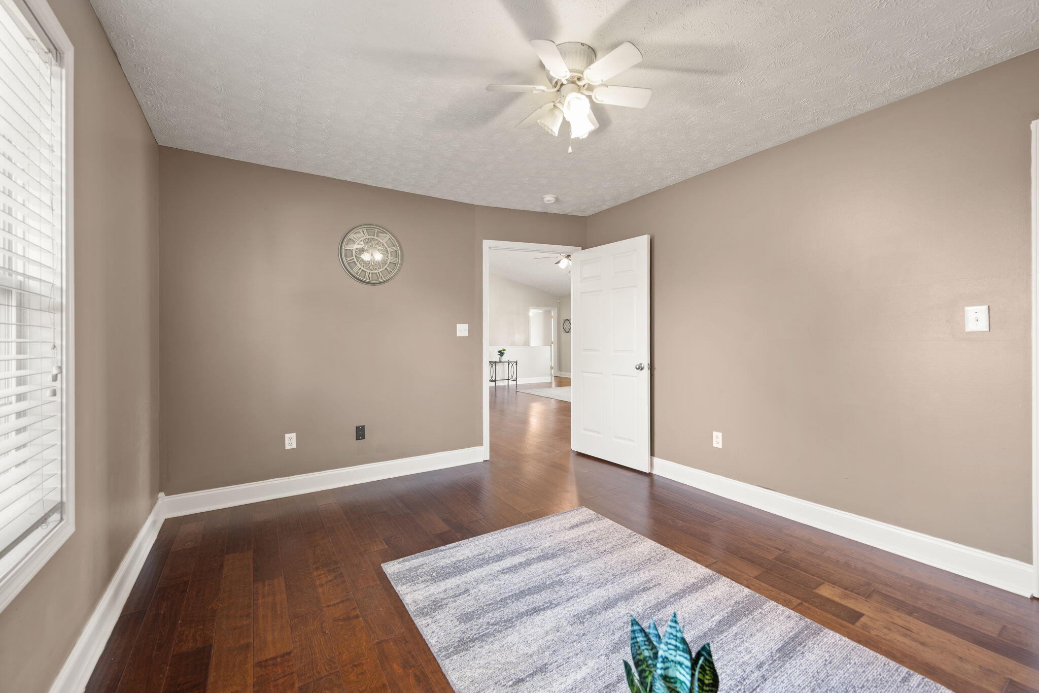 176 Surrey Way Property Photo 35