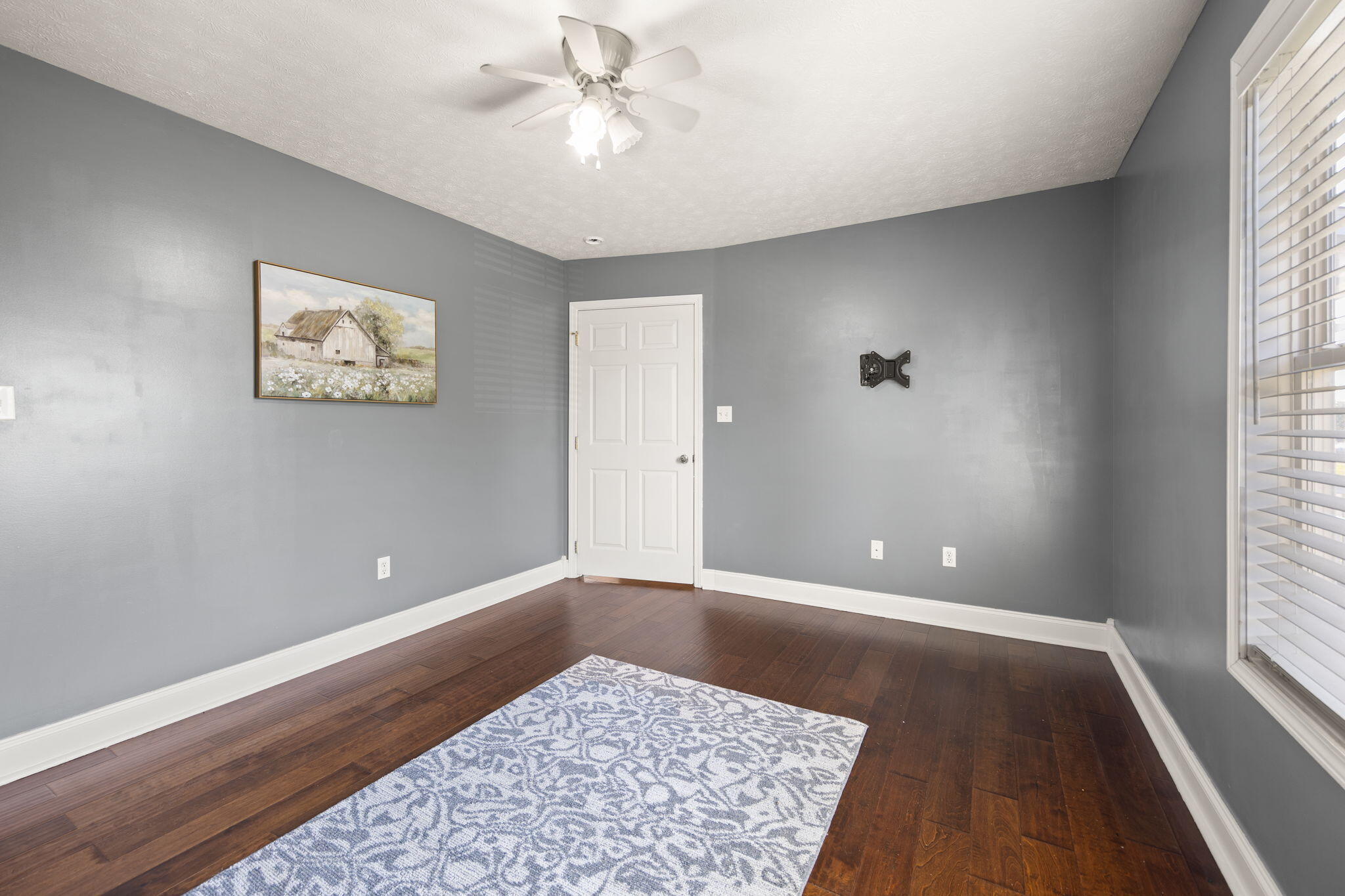 176 Surrey Way Property Photo 37