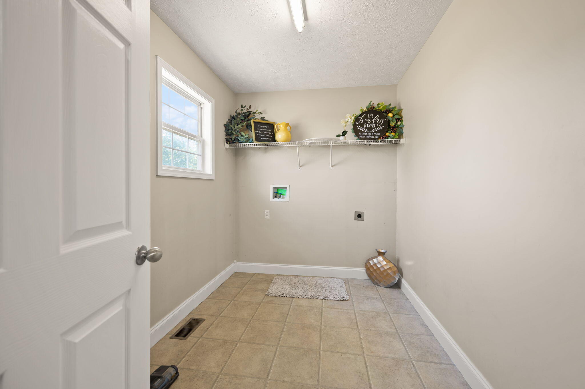 176 Surrey Way Property Photo 44