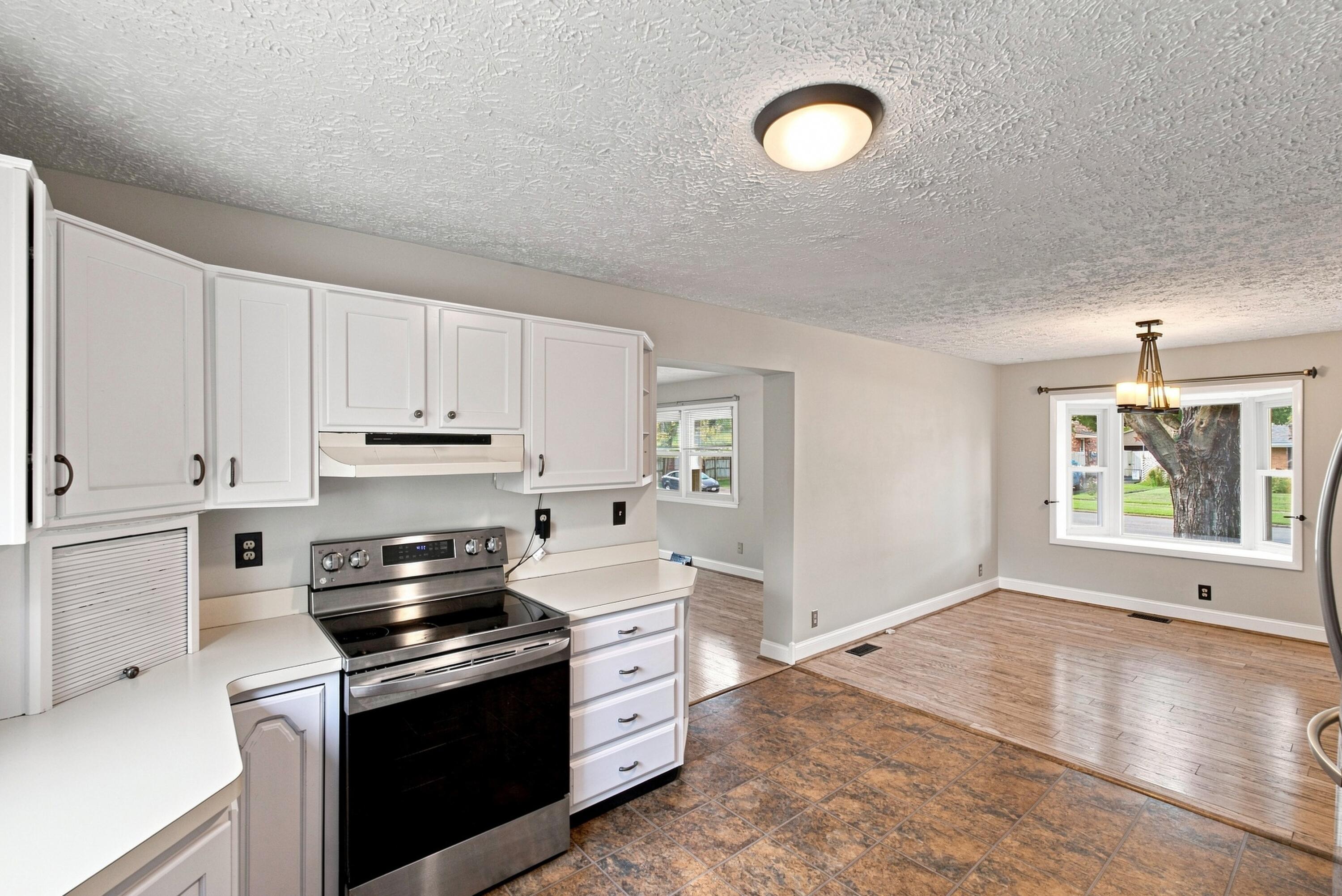 2432 La Rochelle Road Property Photo 8