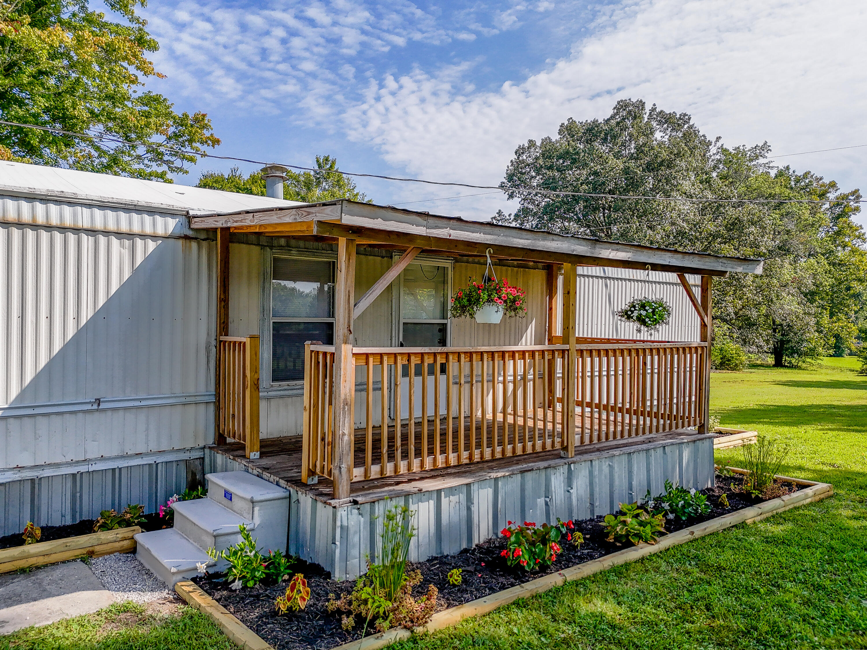 749 Vanlandingham Road Property Photo 3