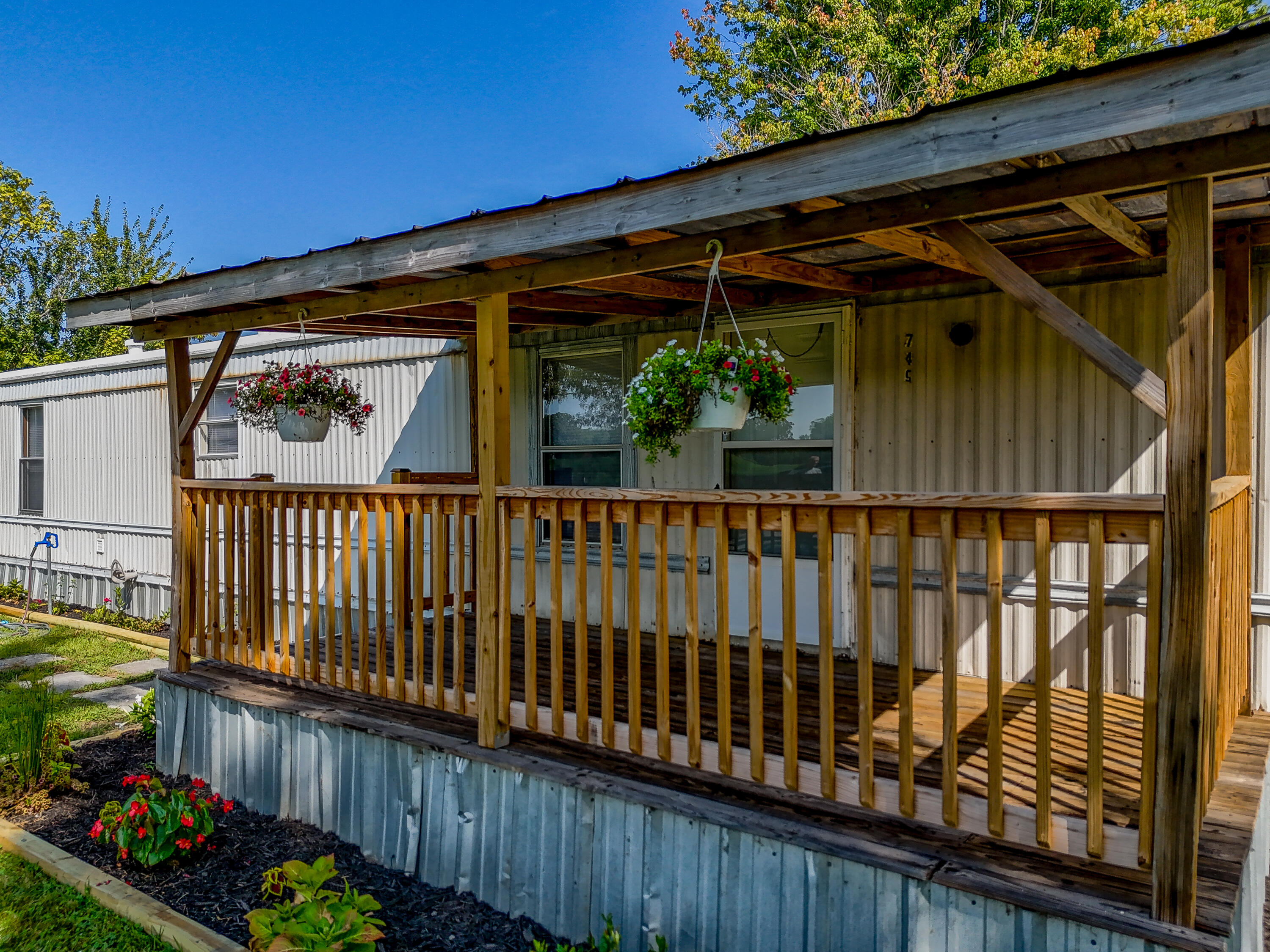 749 Vanlandingham Road Property Photo 4