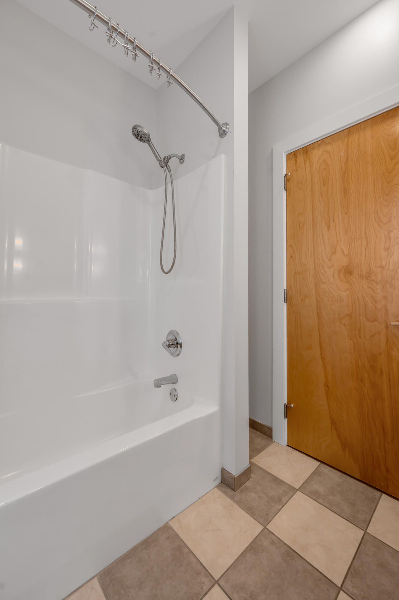 622 W Main Street 103 Property Photo 24