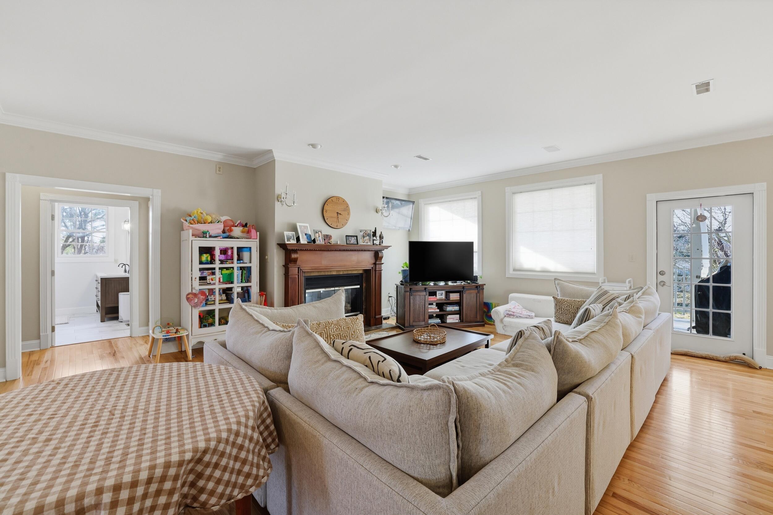 120 Old Pond Way Property Photo 7