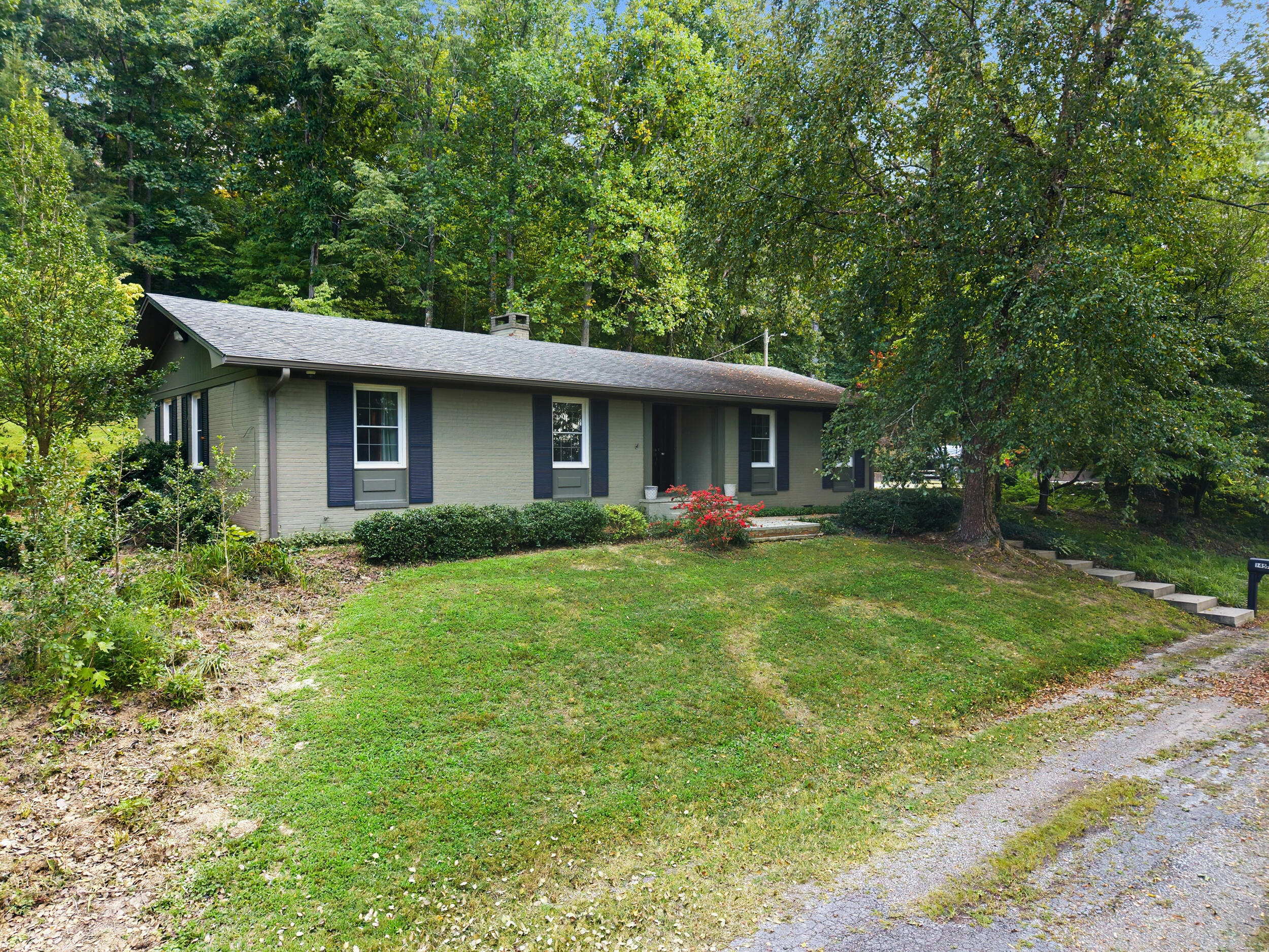 1457 S Wallace Wilkinson Boulevard Property Photo 3