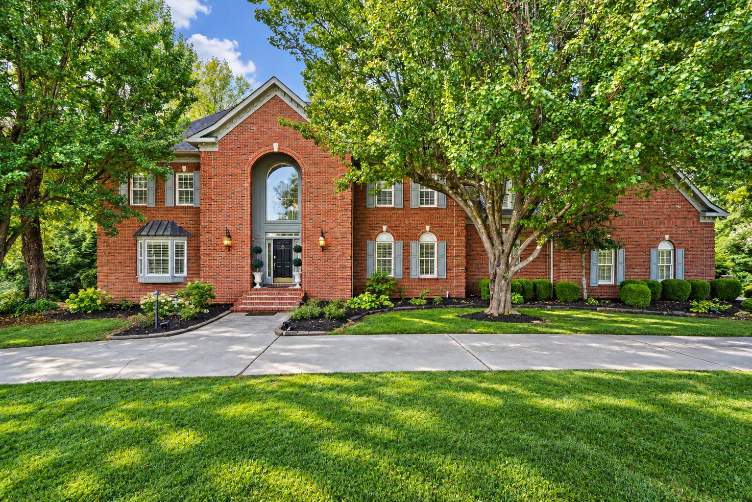 484 Woods Edge Drive Property Photo 2