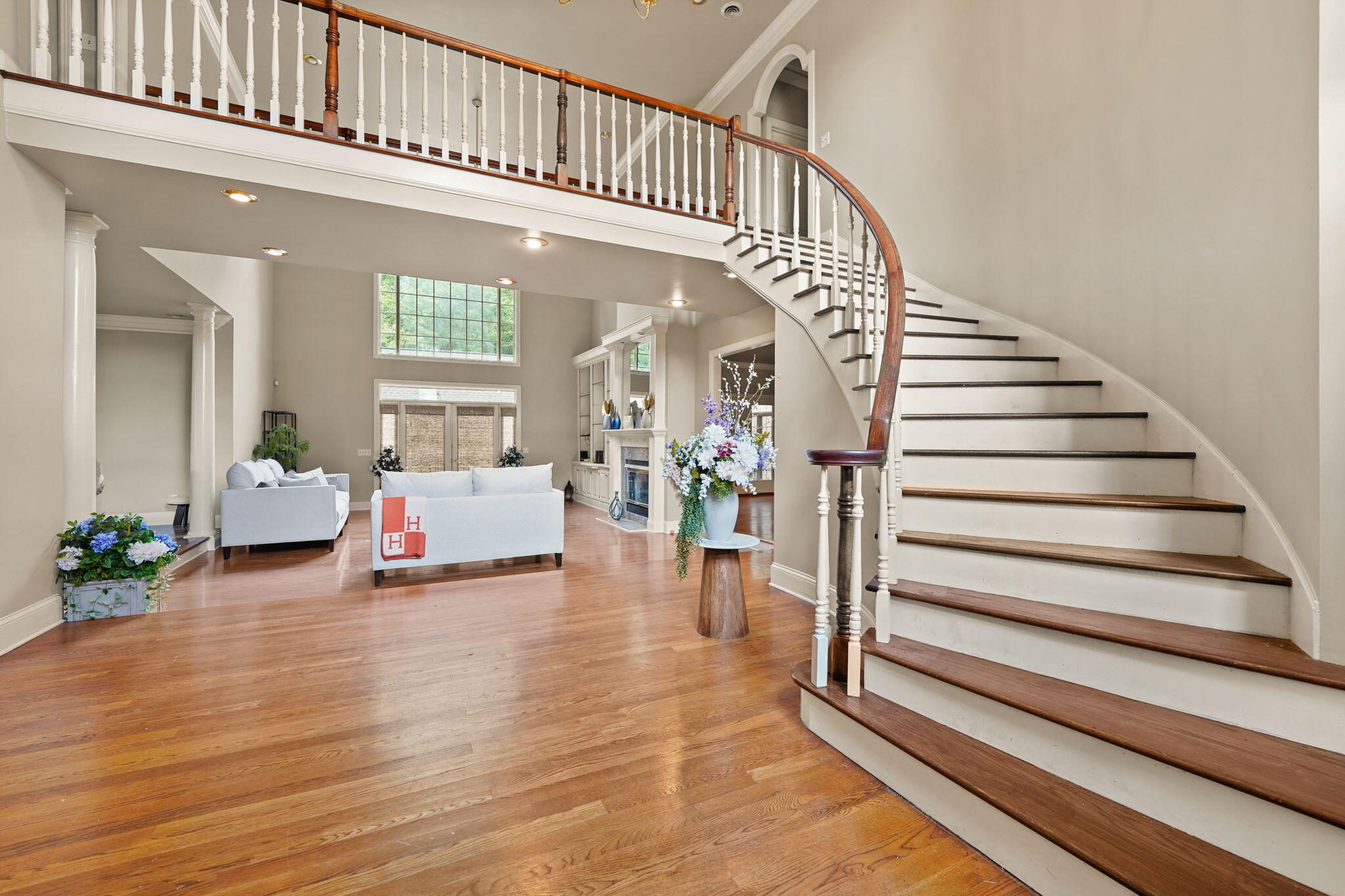 484 Woods Edge Drive Property Photo 3