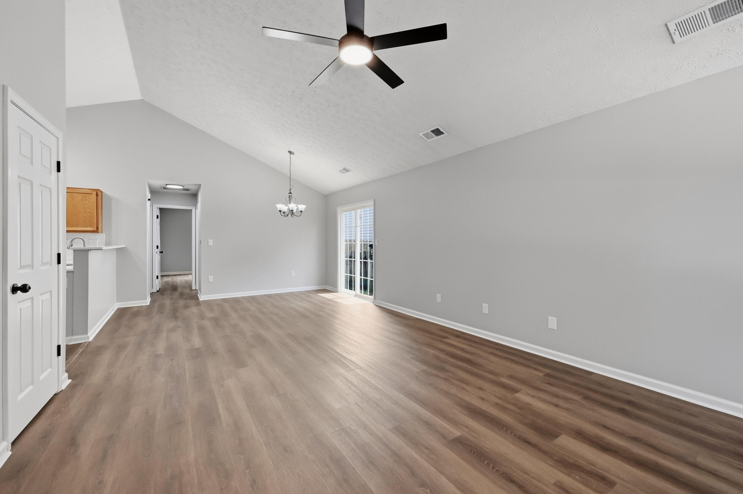208 Timberwood Trace Property Photo 4