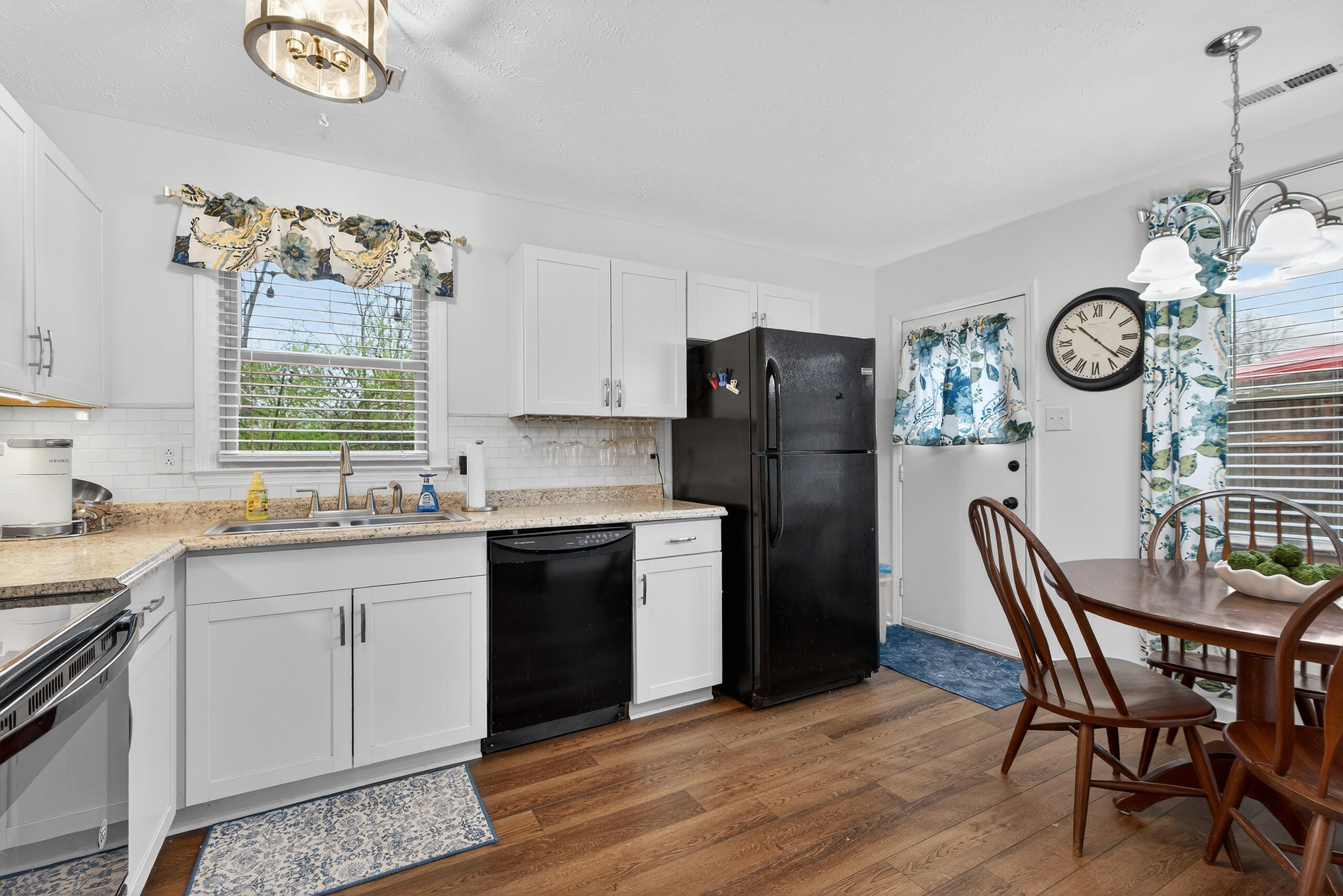 1101 Kalone Way Property Photo 8