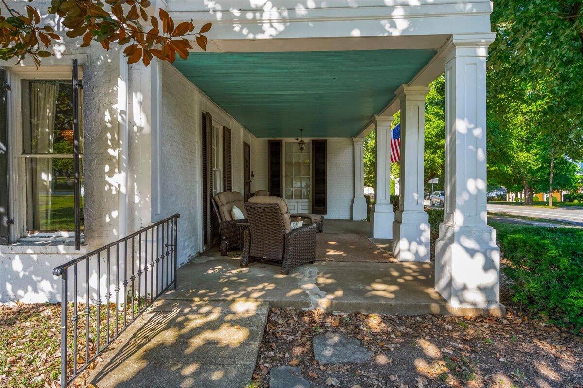 416 E Main Street Property Photo 5