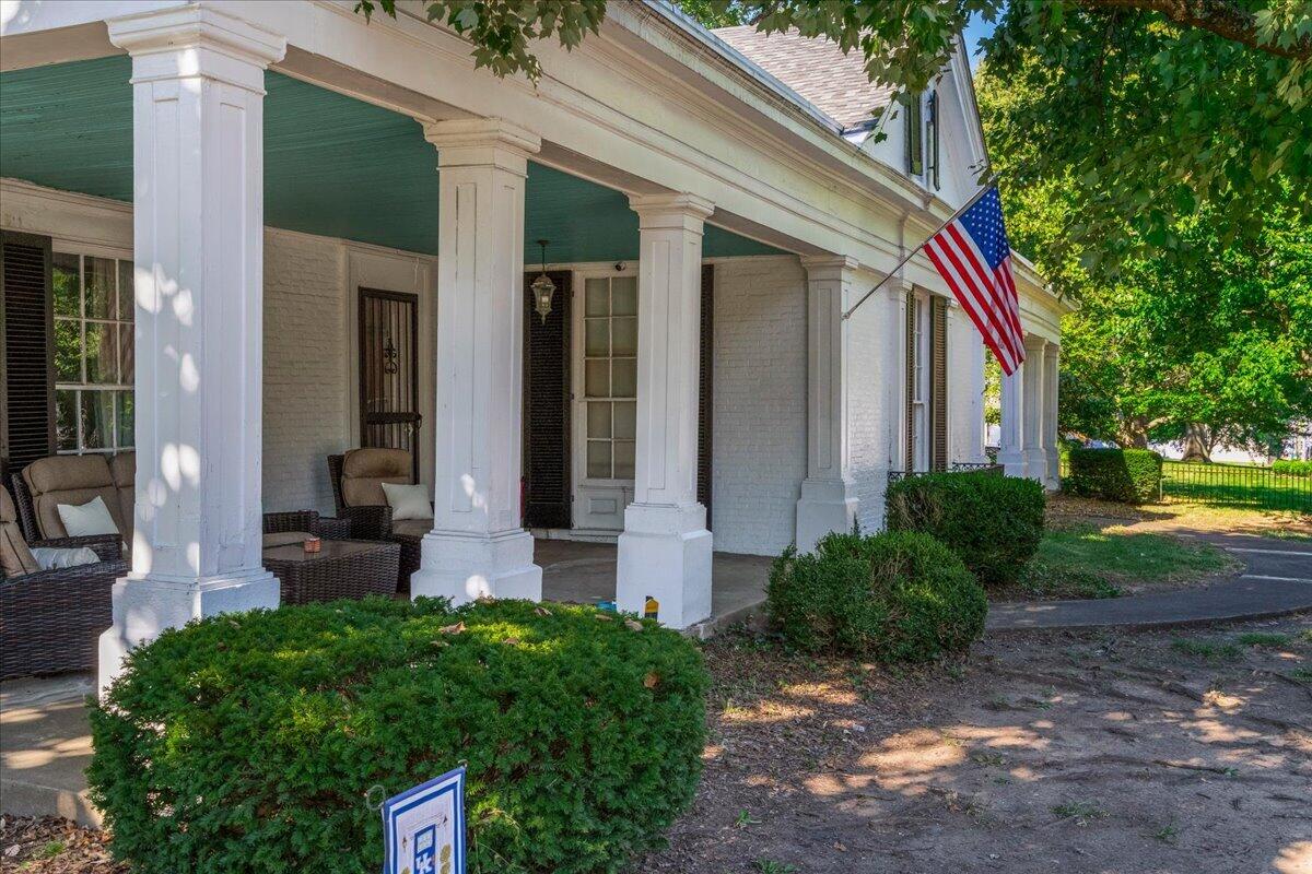 416 E Main Street Property Photo 6