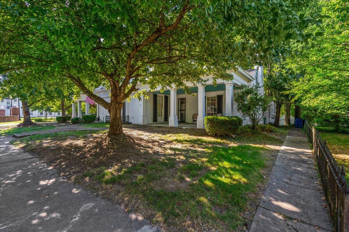 416 E Main Street Property Photo 9