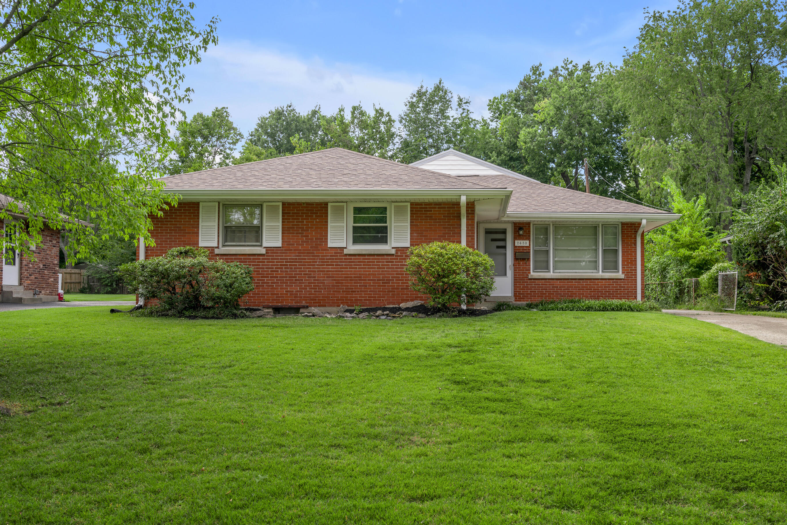 2453 Eastway Drive Property Photo 2