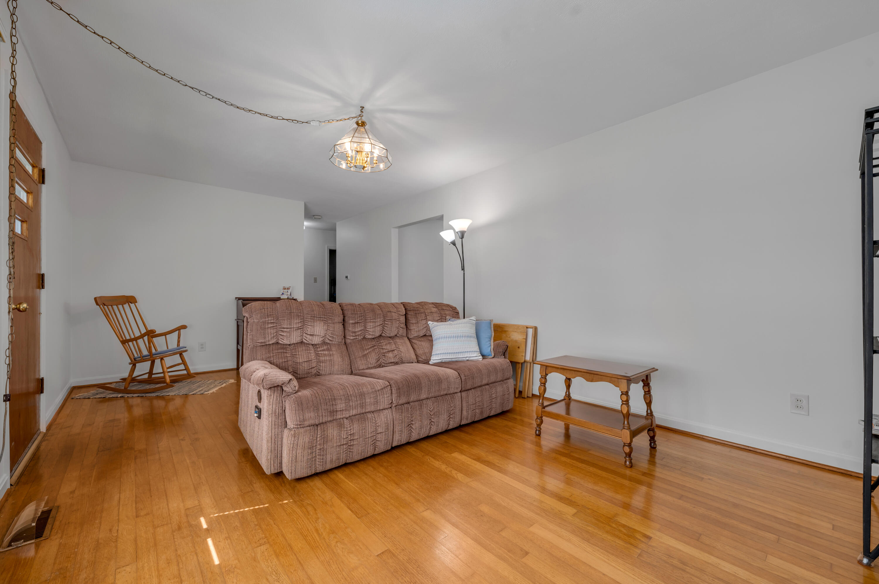 2453 Eastway Drive Property Photo 4