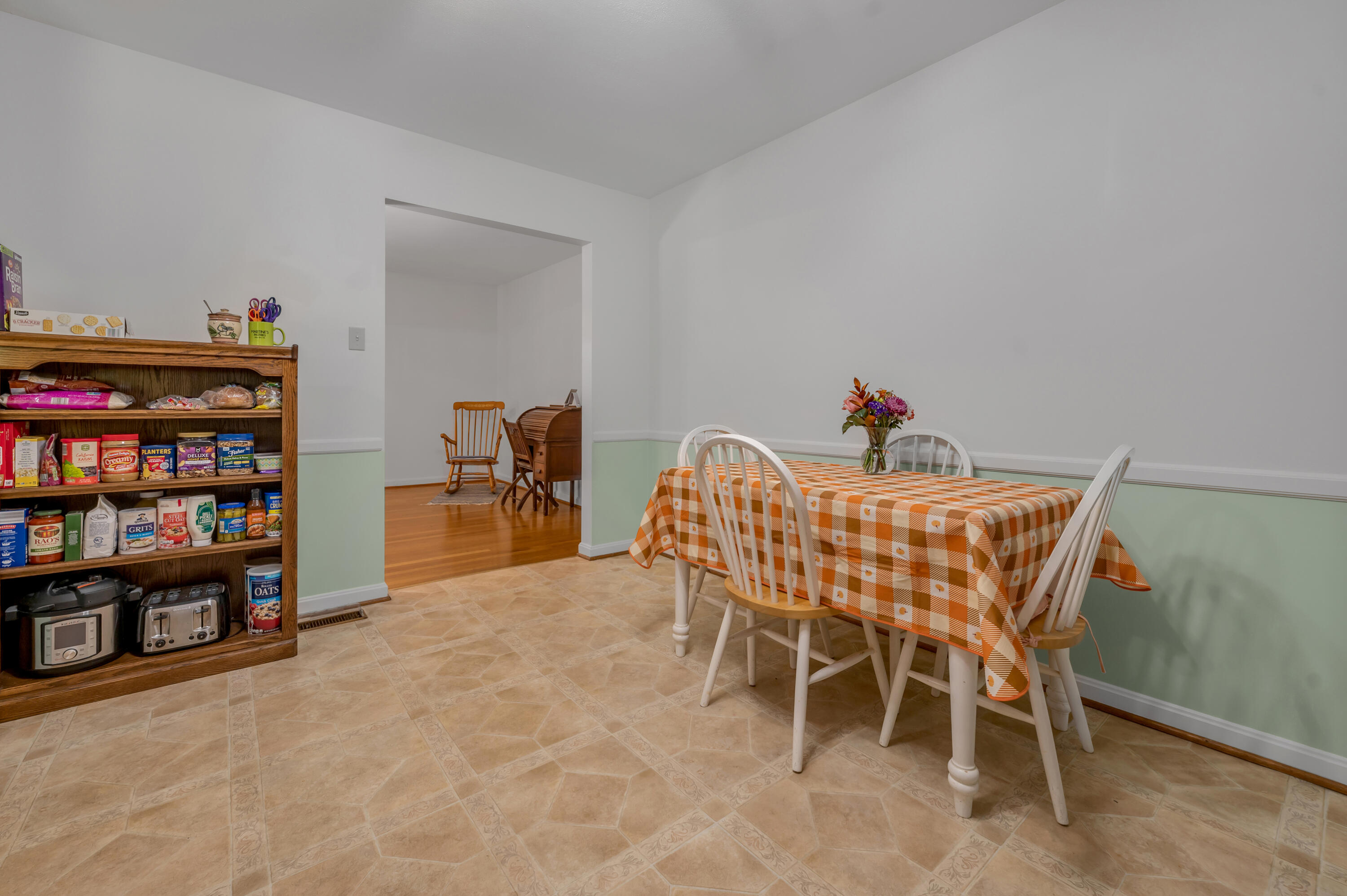 2453 Eastway Drive Property Photo 12