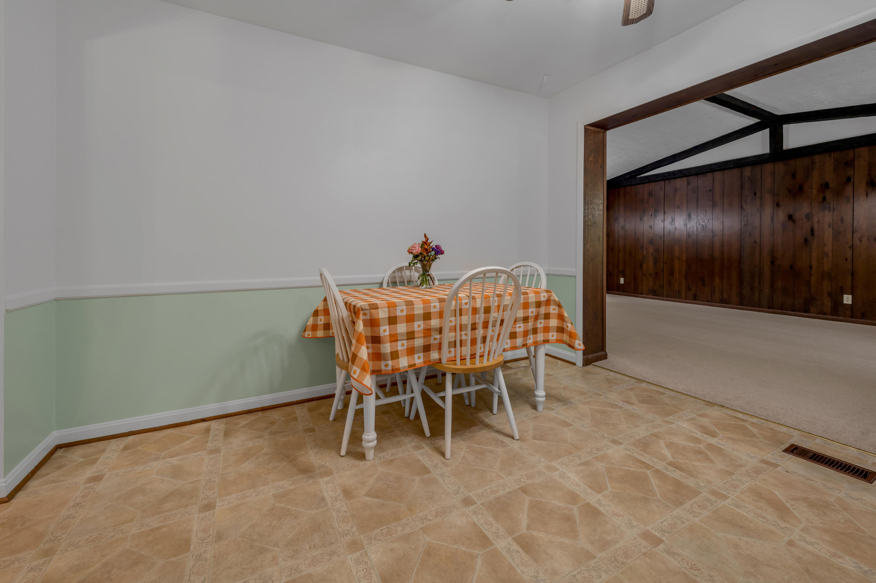 2453 Eastway Drive Property Photo 13