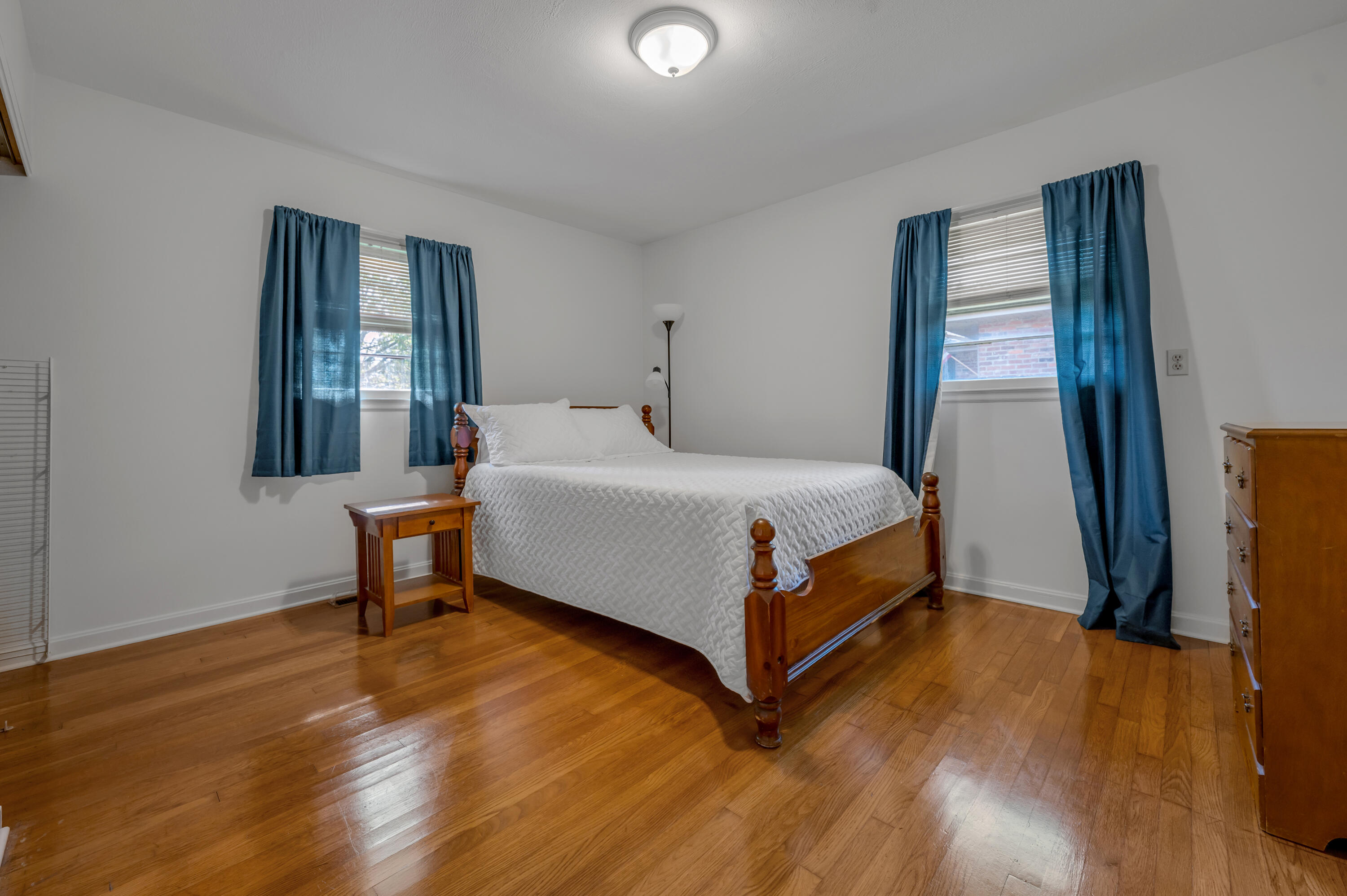 2453 Eastway Drive Property Photo 18