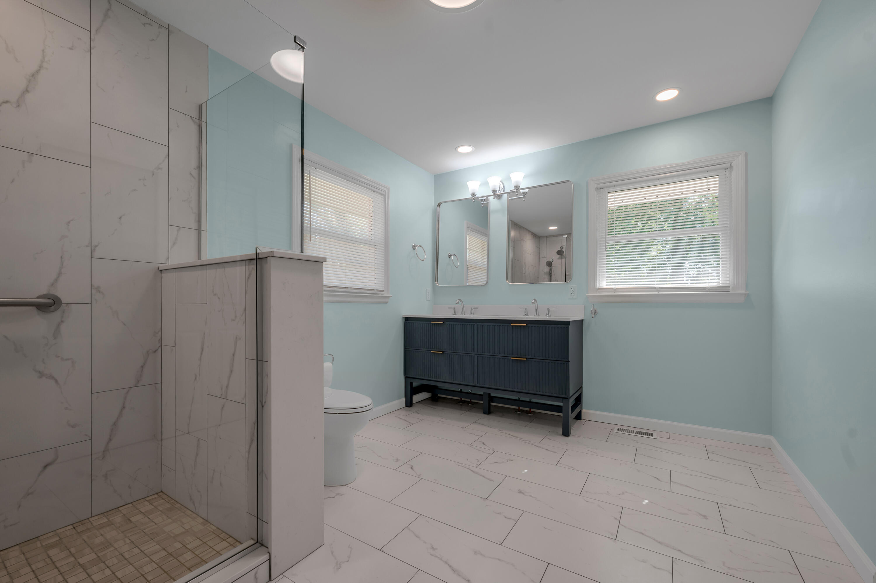 2453 Eastway Drive Property Photo 21