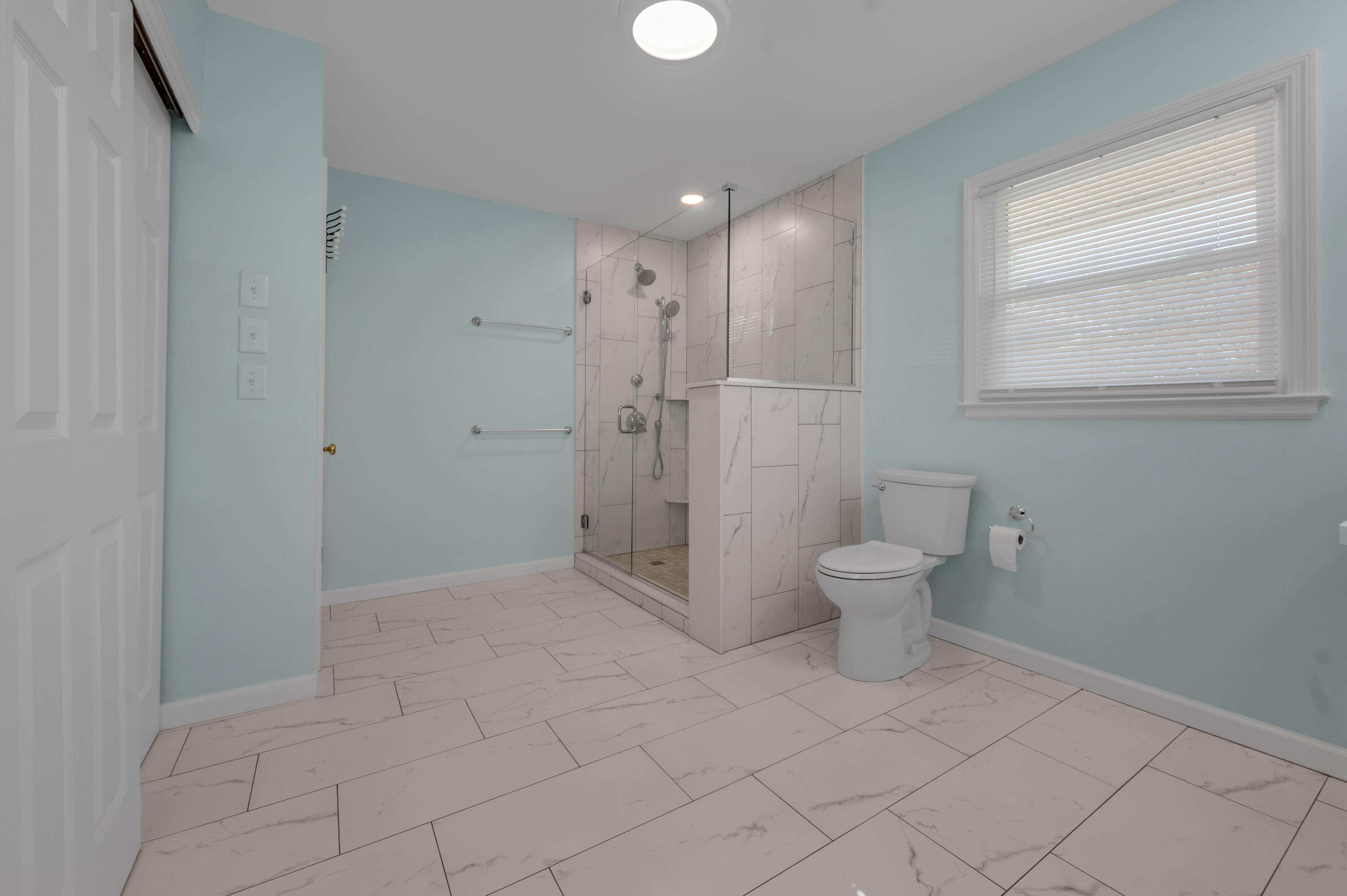 2453 Eastway Drive Property Photo 22