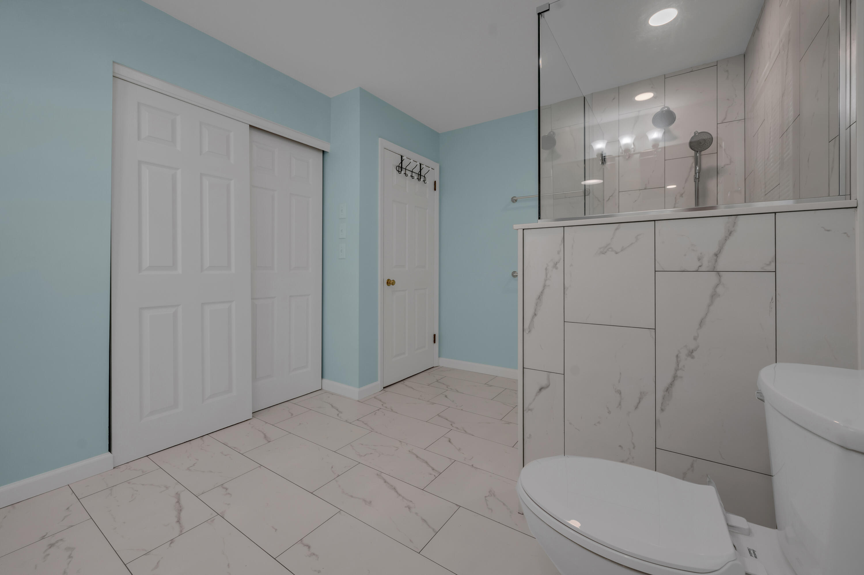 2453 Eastway Drive Property Photo 23