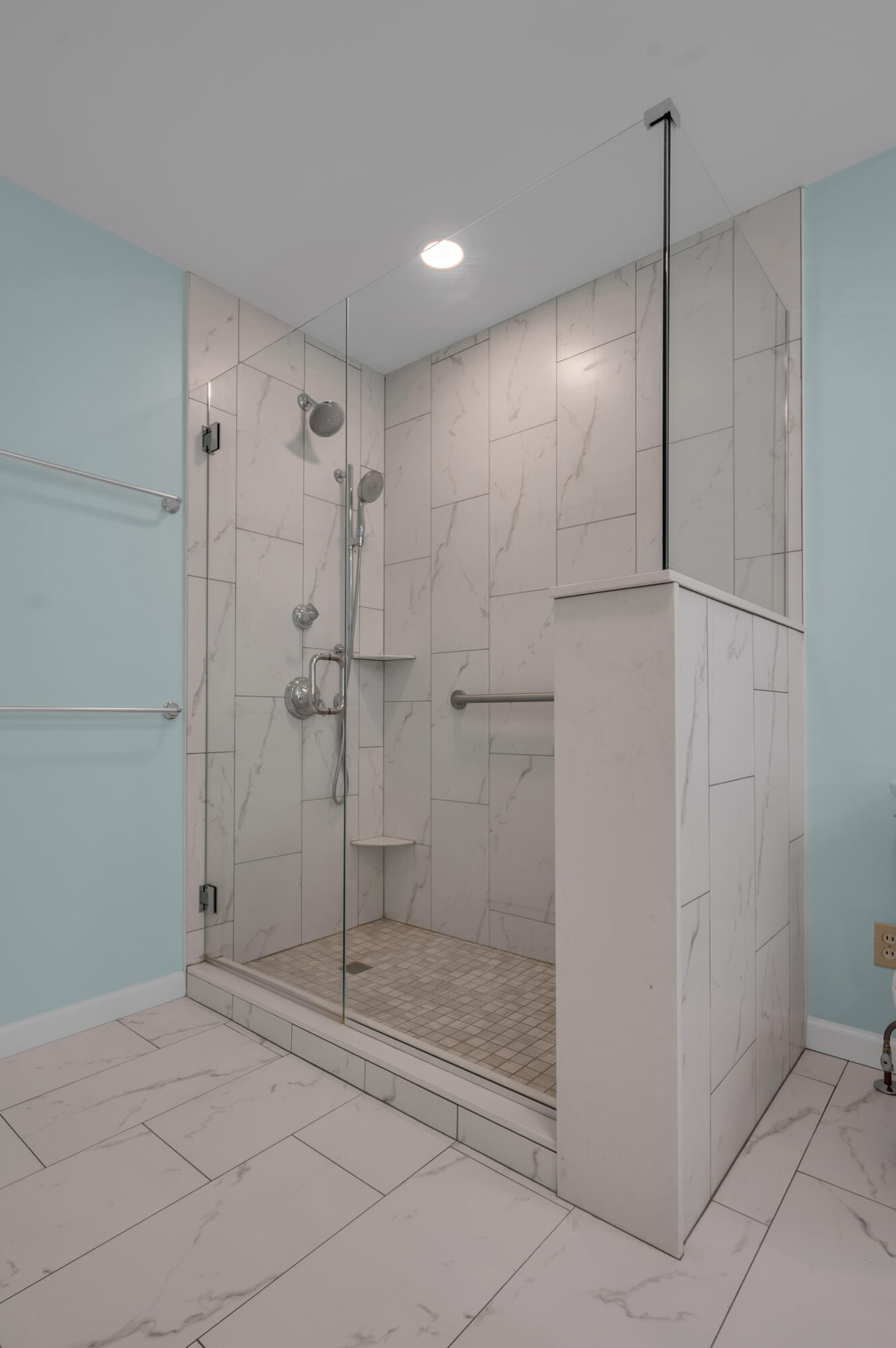 2453 Eastway Drive Property Photo 24