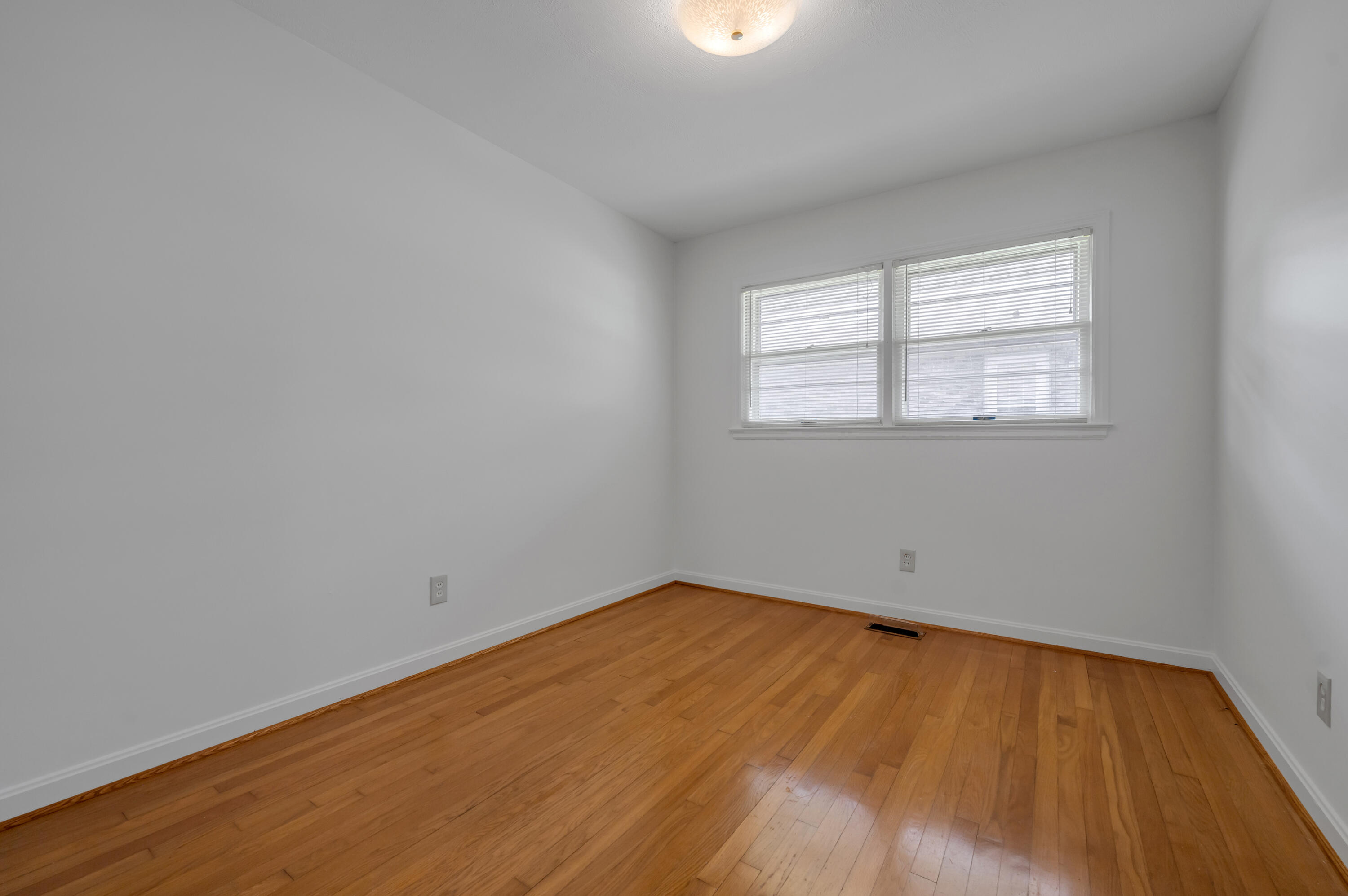 2453 Eastway Drive Property Photo 25
