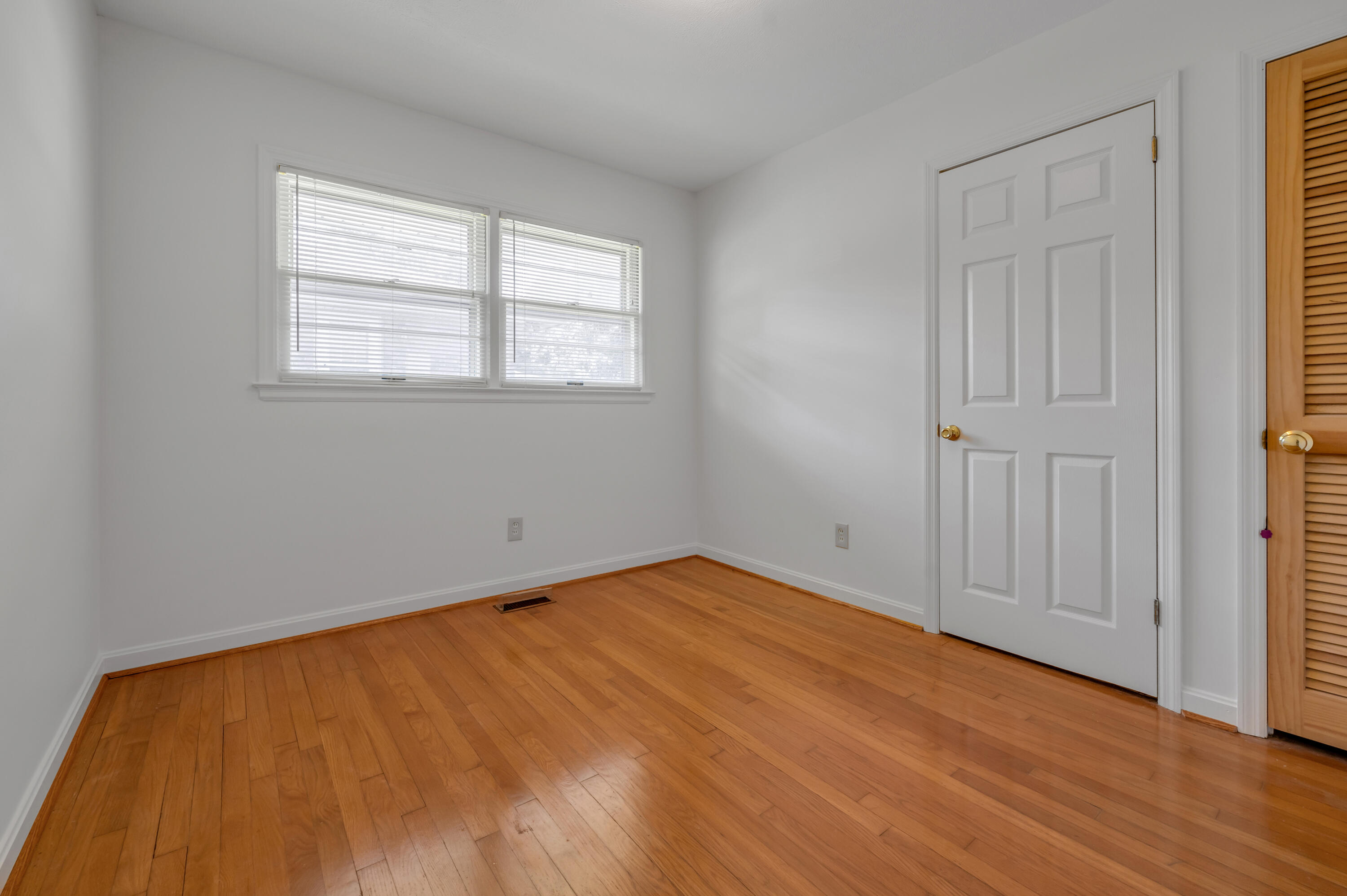 2453 Eastway Drive Property Photo 26