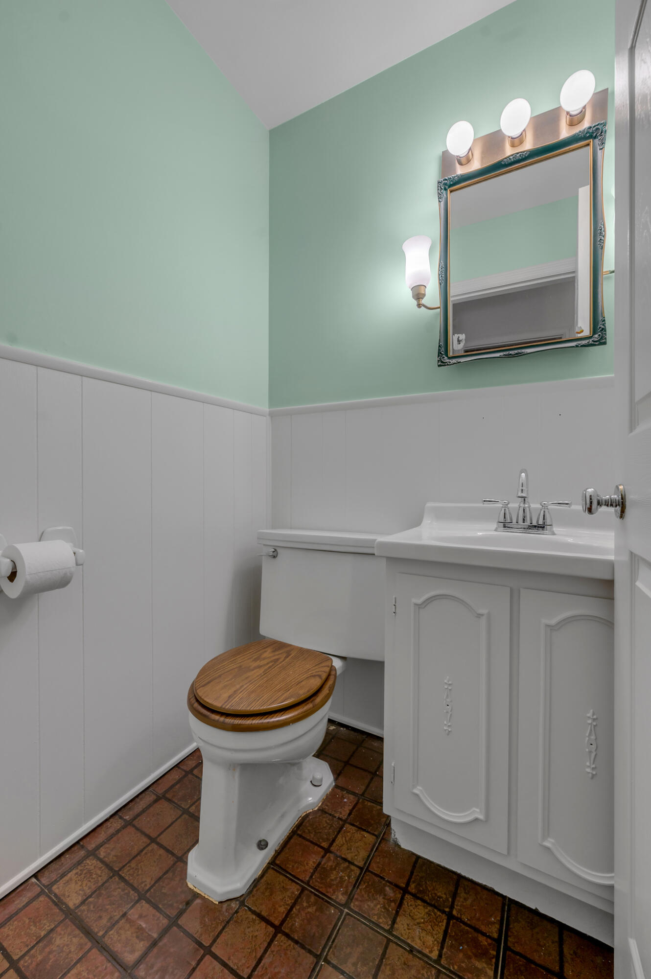 2453 Eastway Drive Property Photo 27