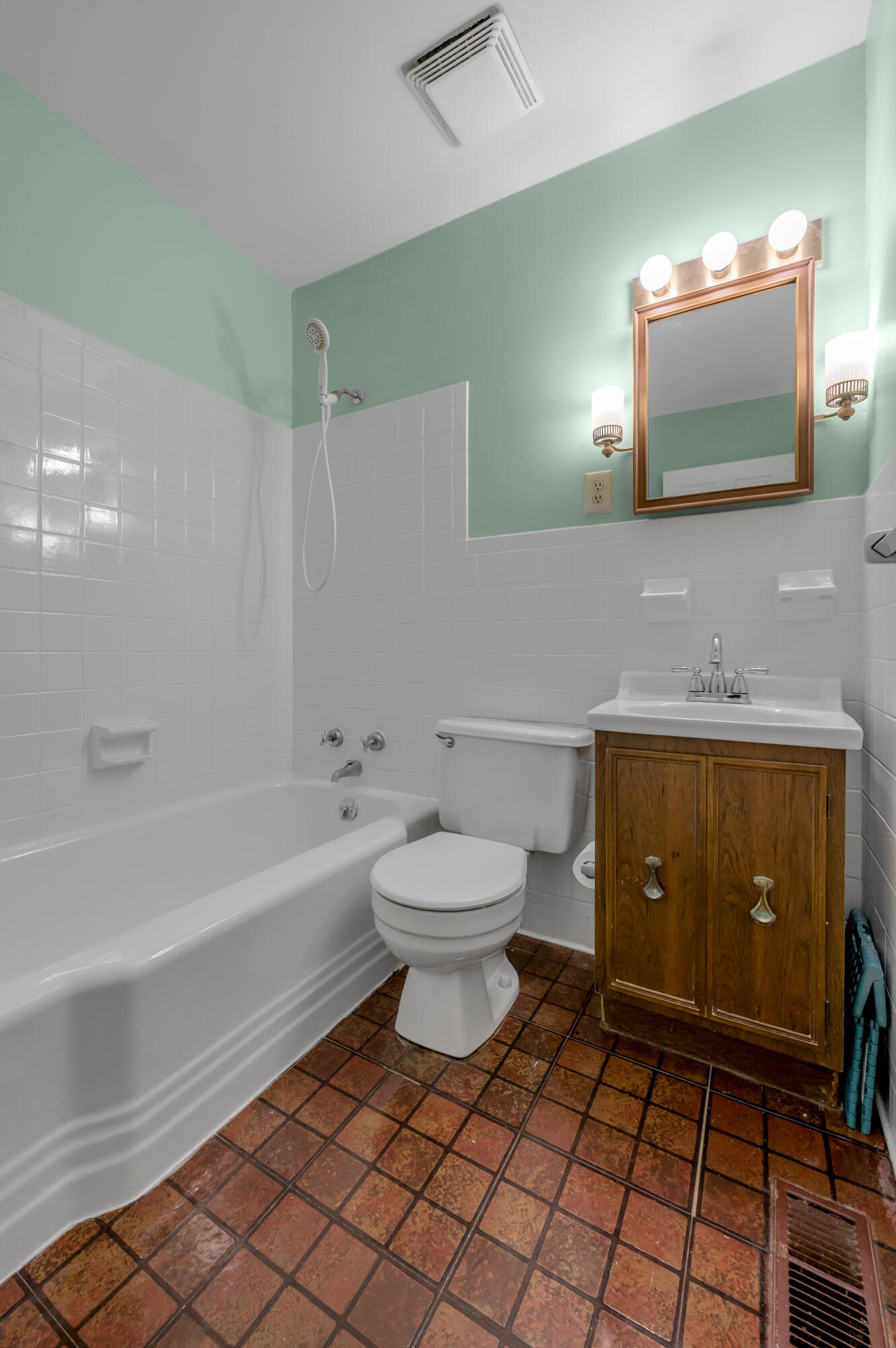 2453 Eastway Drive Property Photo 36