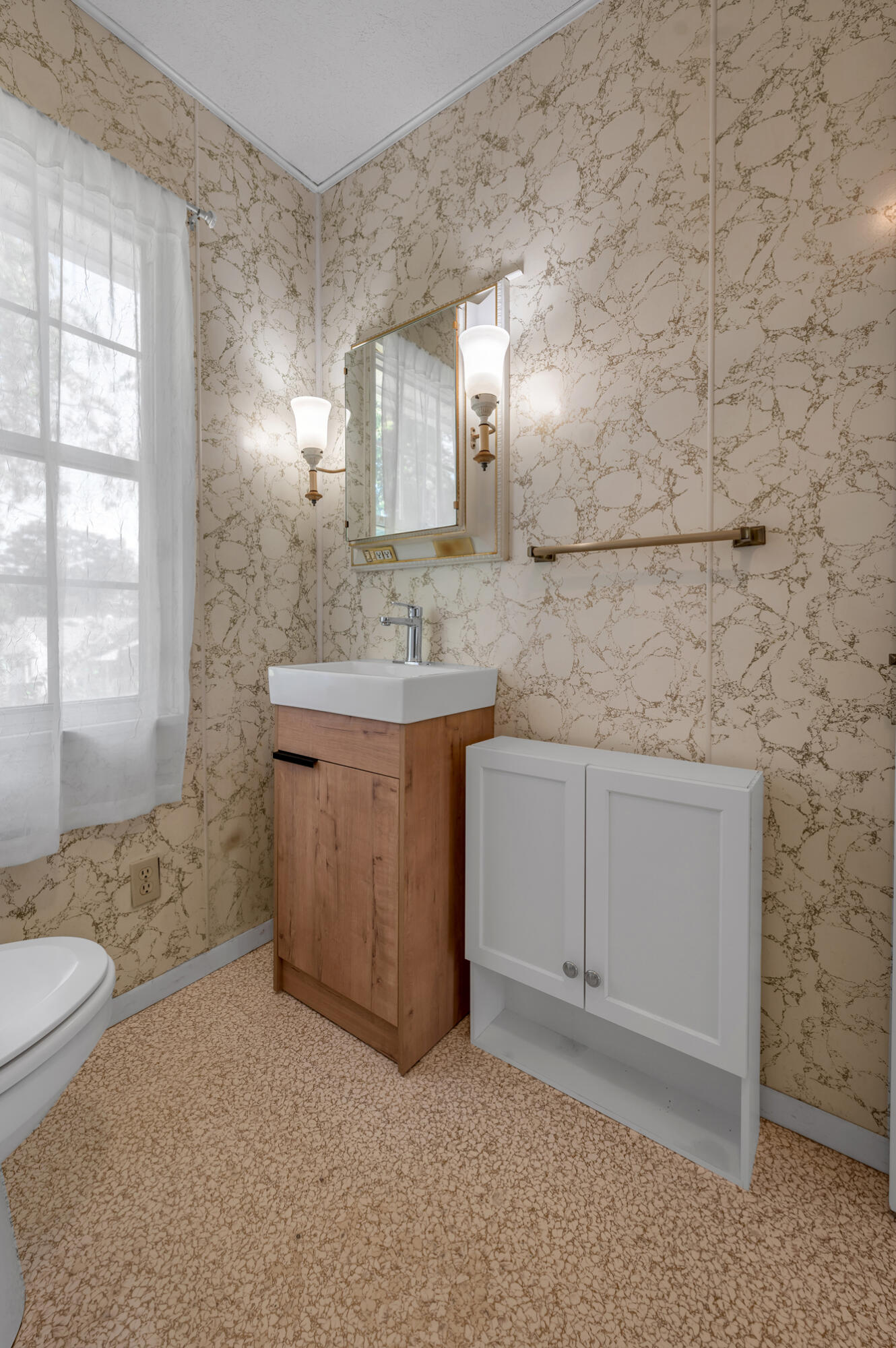 2453 Eastway Drive Property Photo 60