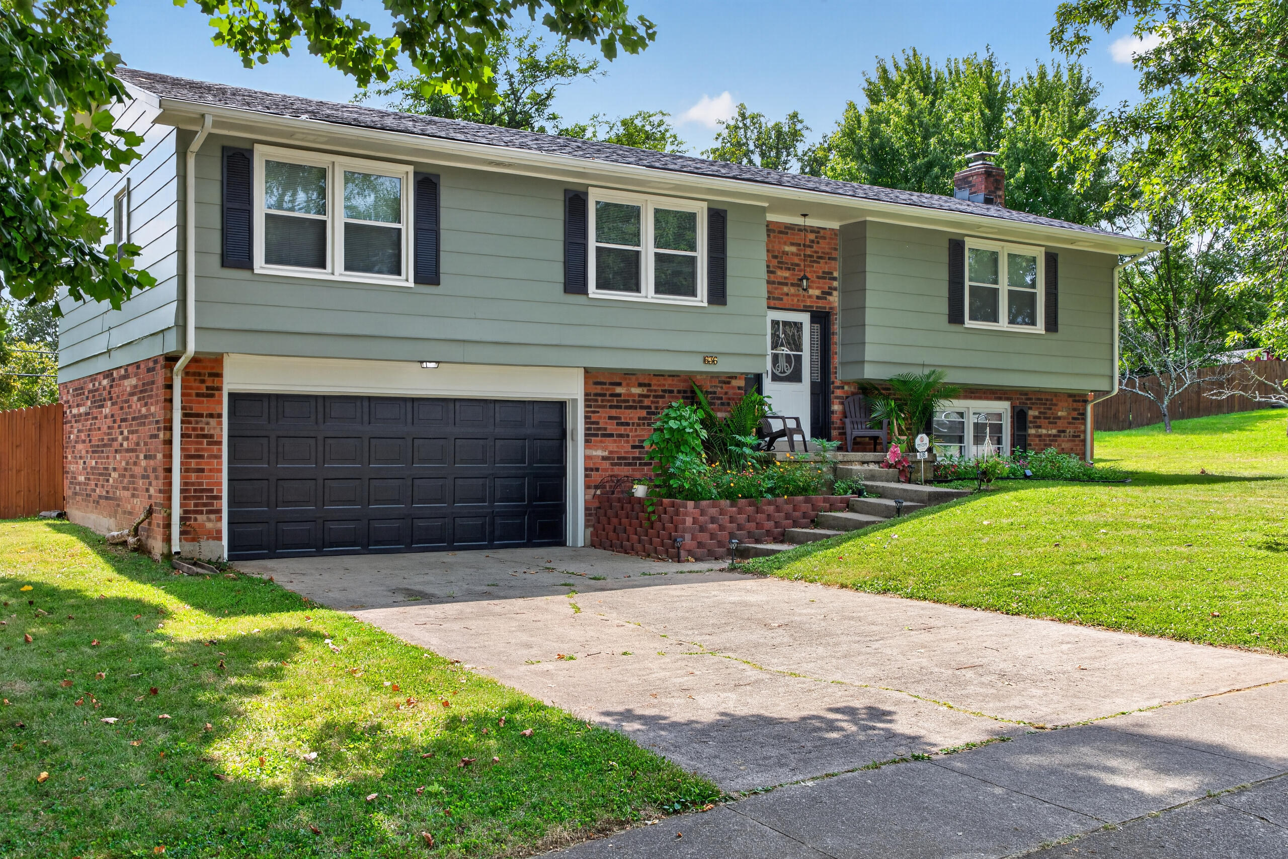 636 Squires Road Property Photo 1