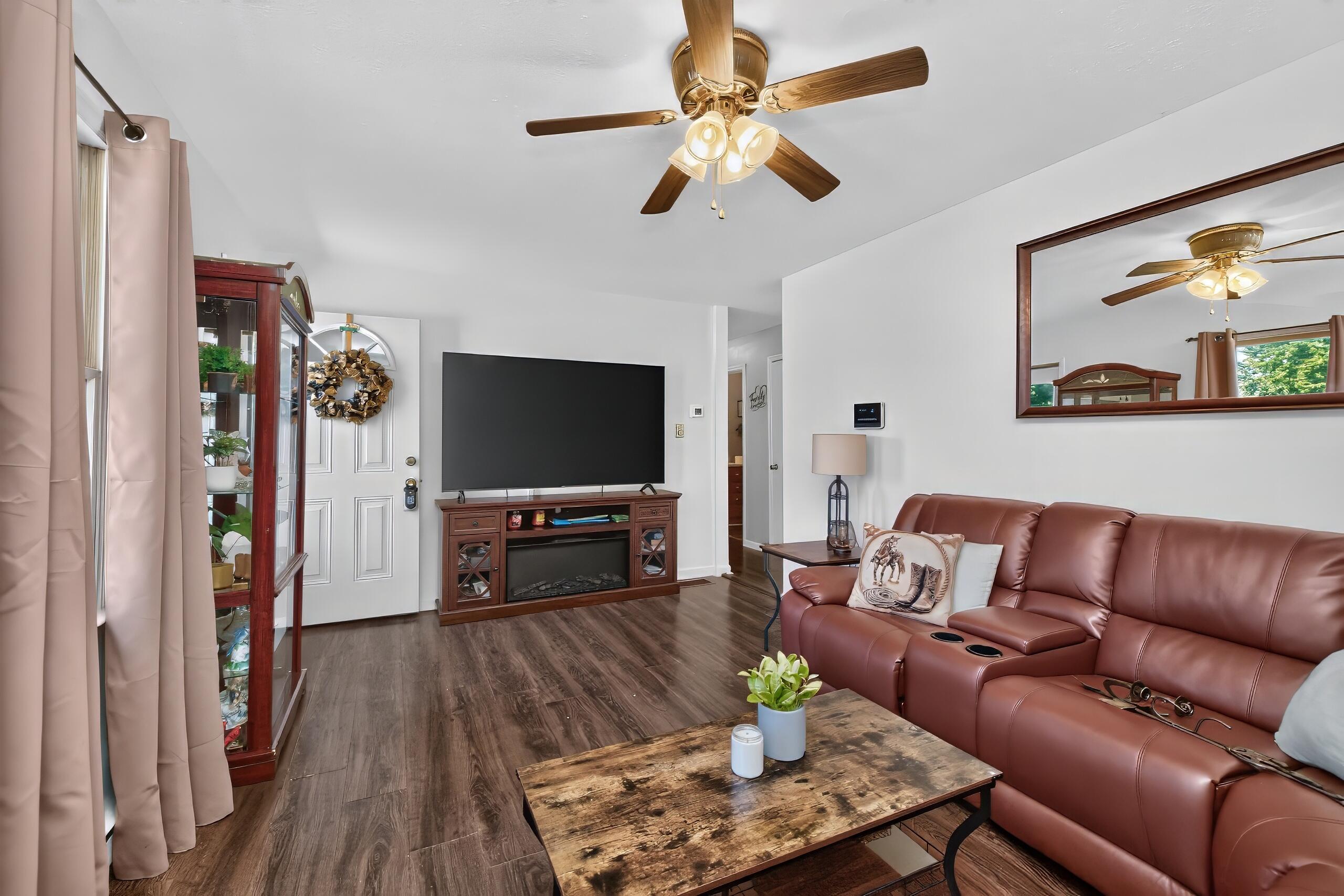916 Hickory Hill Drive Property Photo 3
