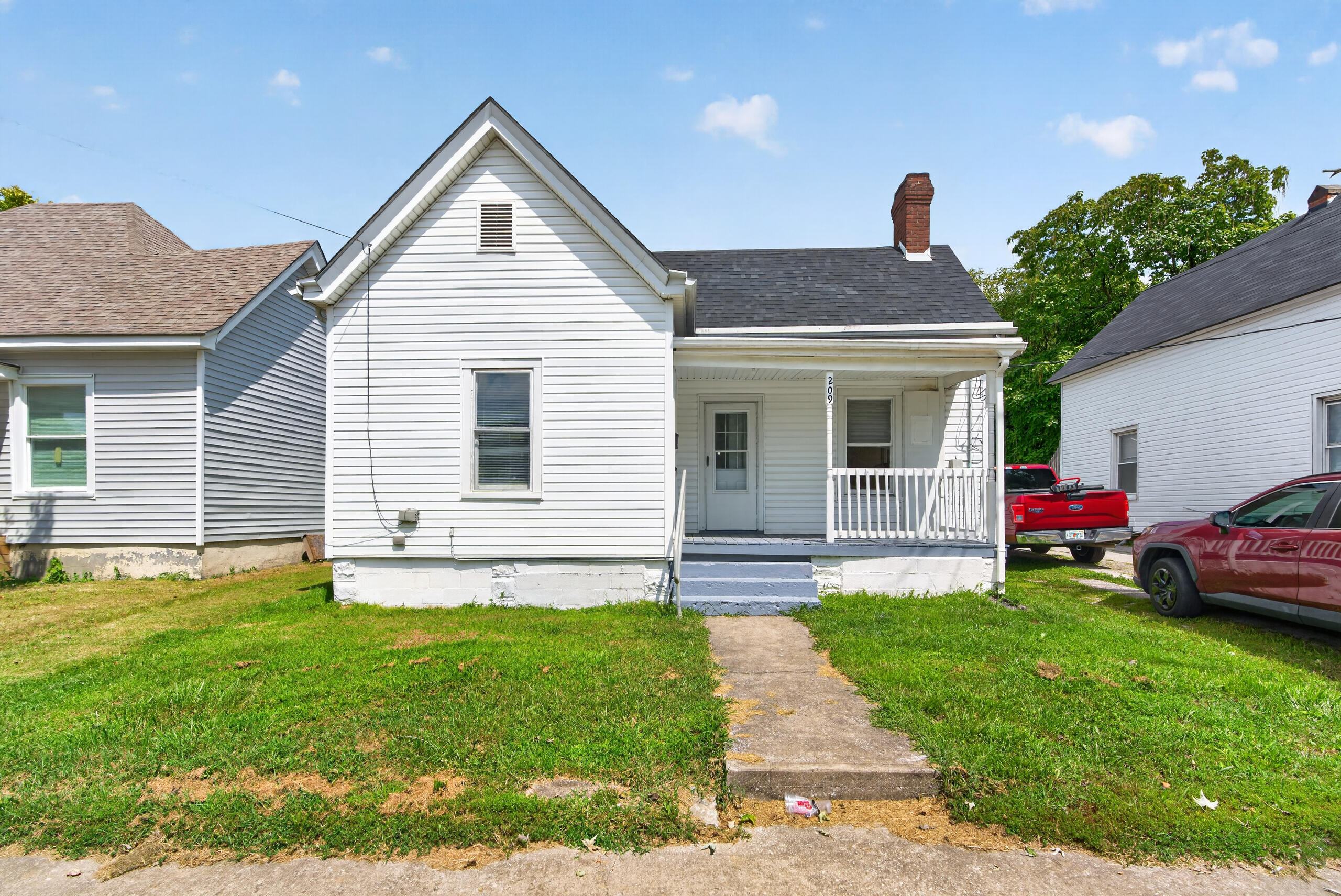 209 E Washington Street Property Photo 1