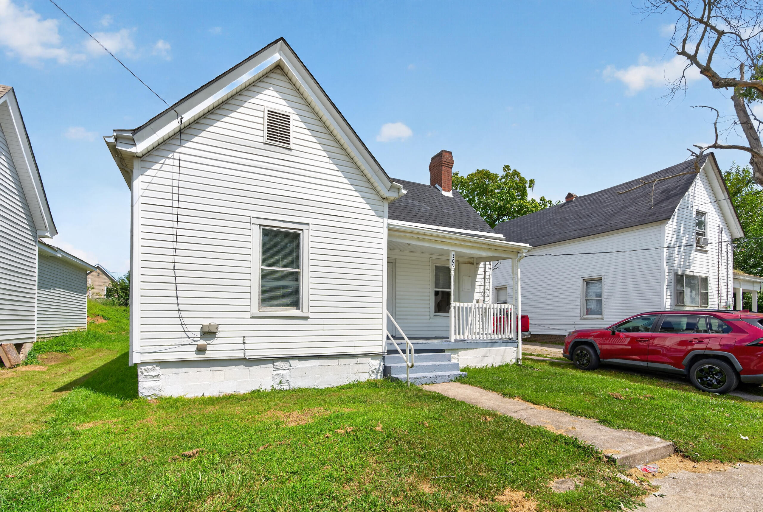 209 E Washington Street Property Photo 2