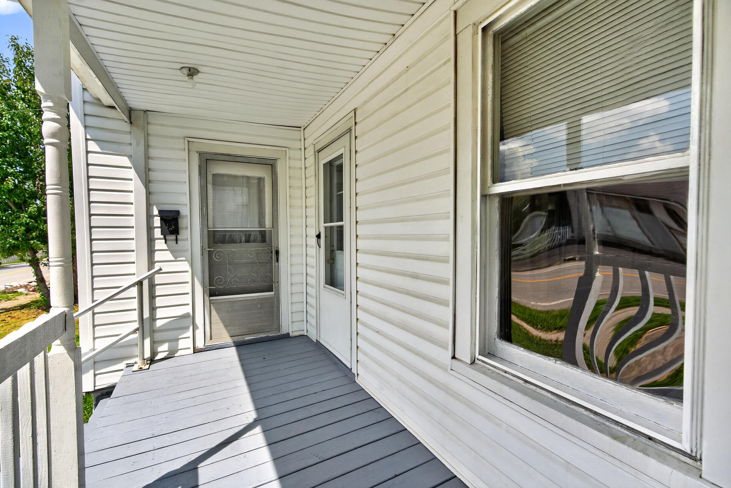 209 E Washington Street Property Photo 4