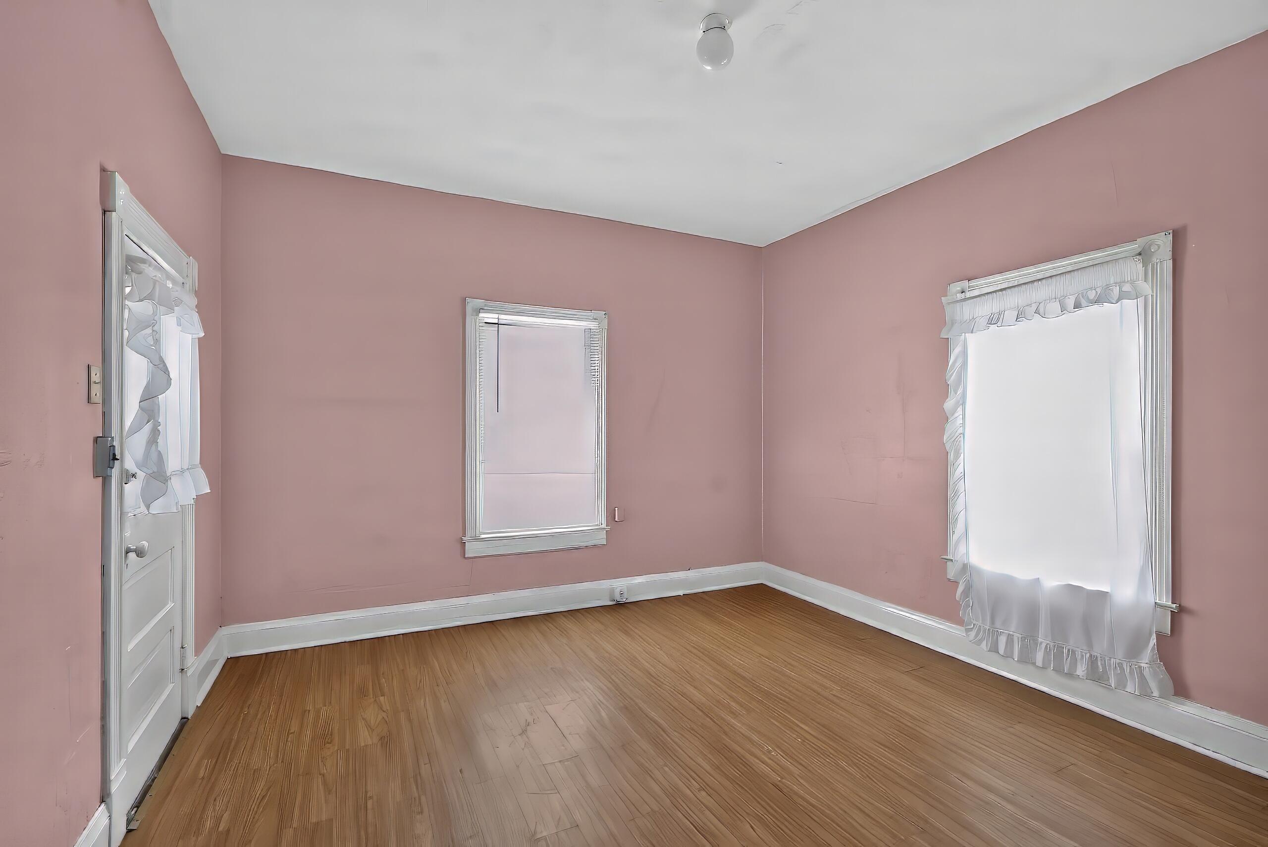 209 E Washington Street Property Photo 8