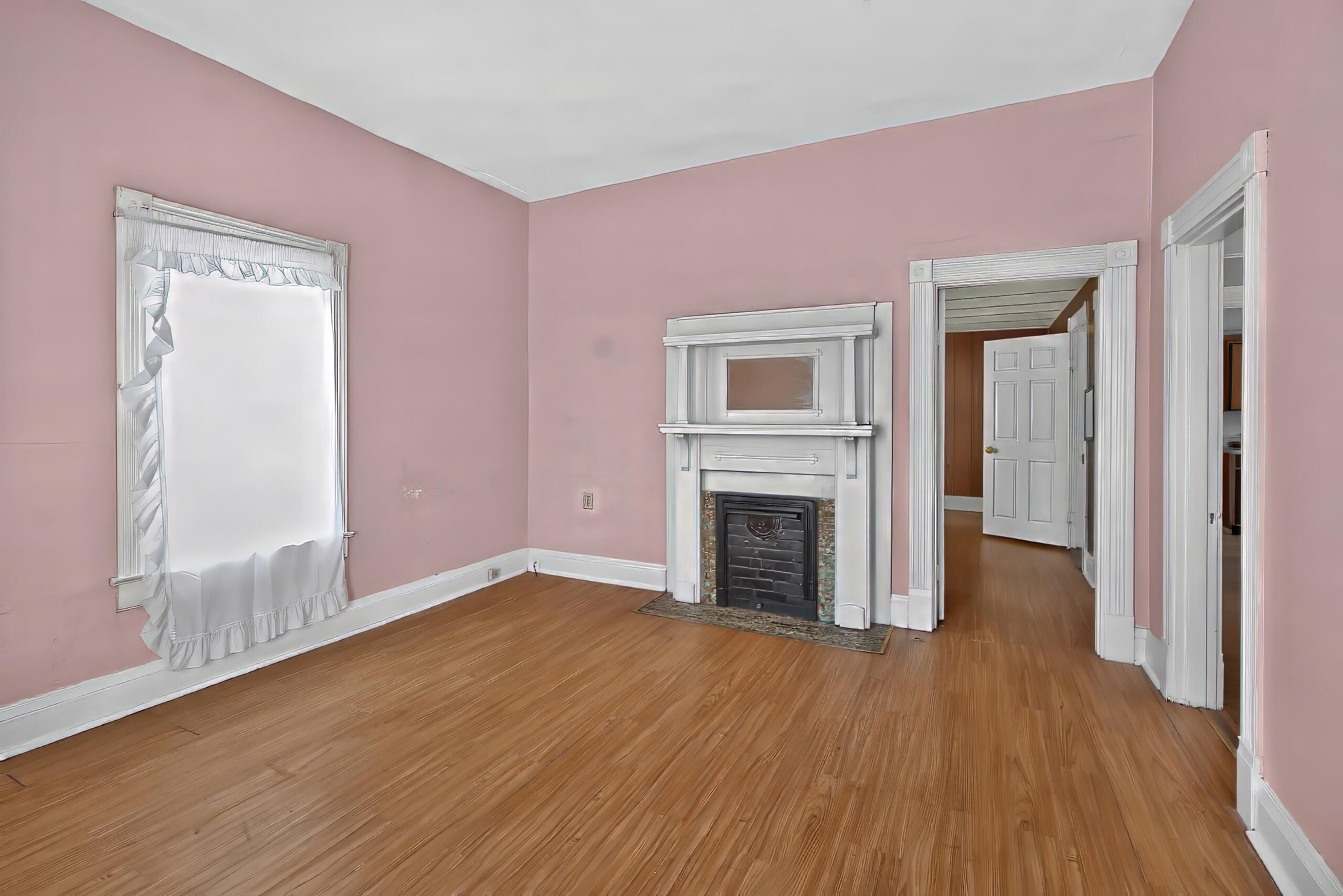 209 E Washington Street Property Photo 9