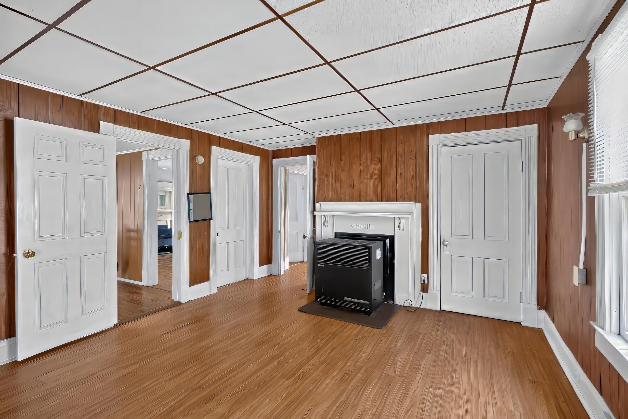 209 E Washington Street Property Photo 11