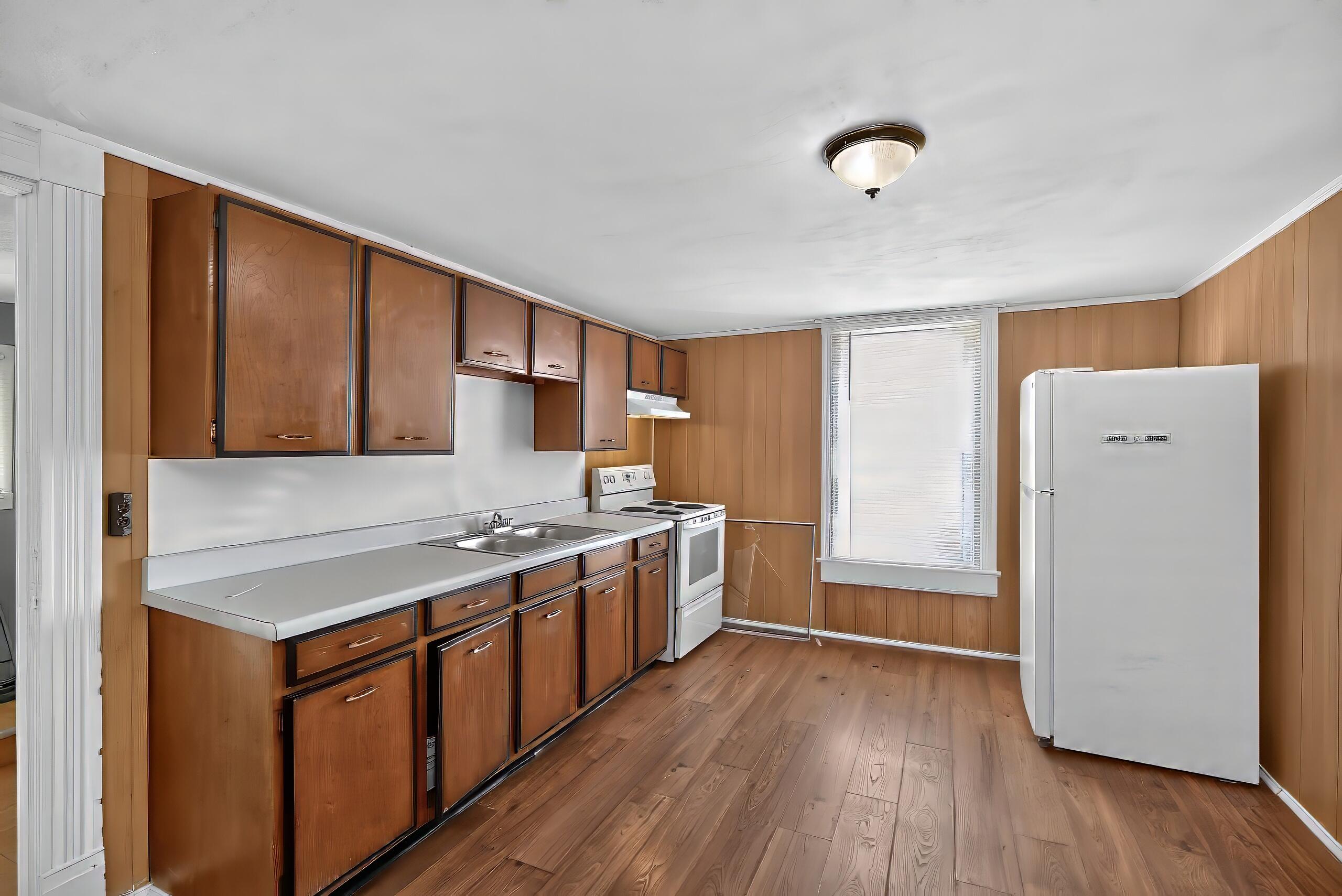 209 E Washington Street Property Photo 14
